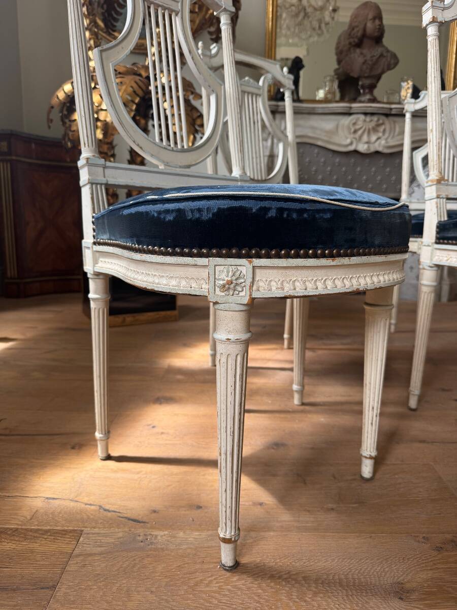 Set of 6 lyre chairs from the Napoleonic III period in painted wood in the Louis XVI style.