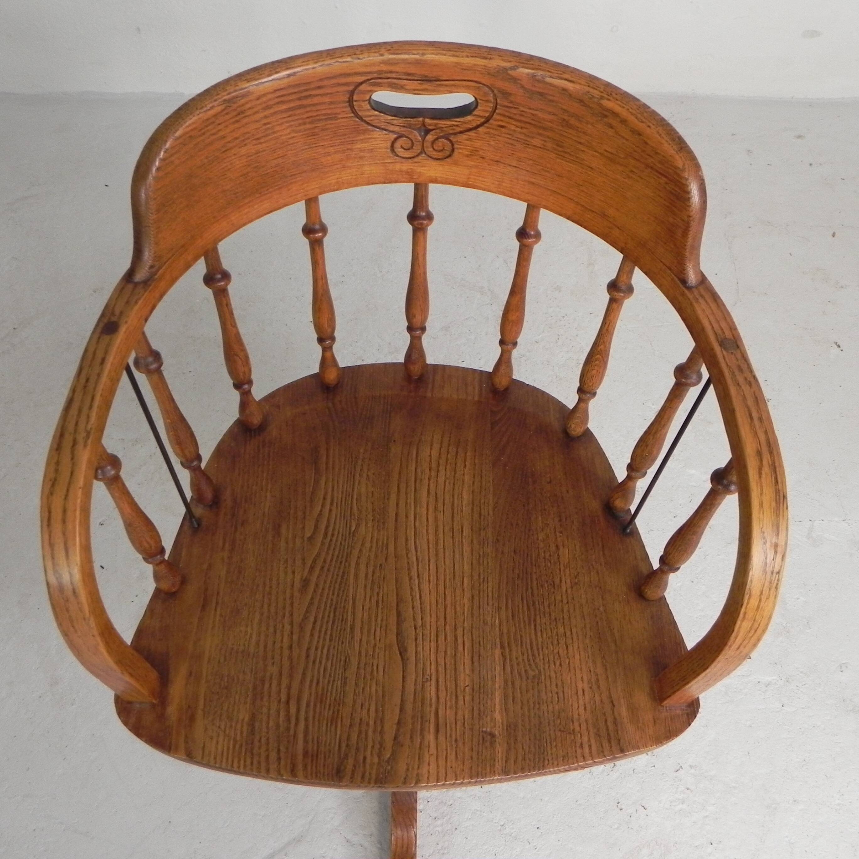 Oak office chair with a spring system and height adjustable, 1930s.