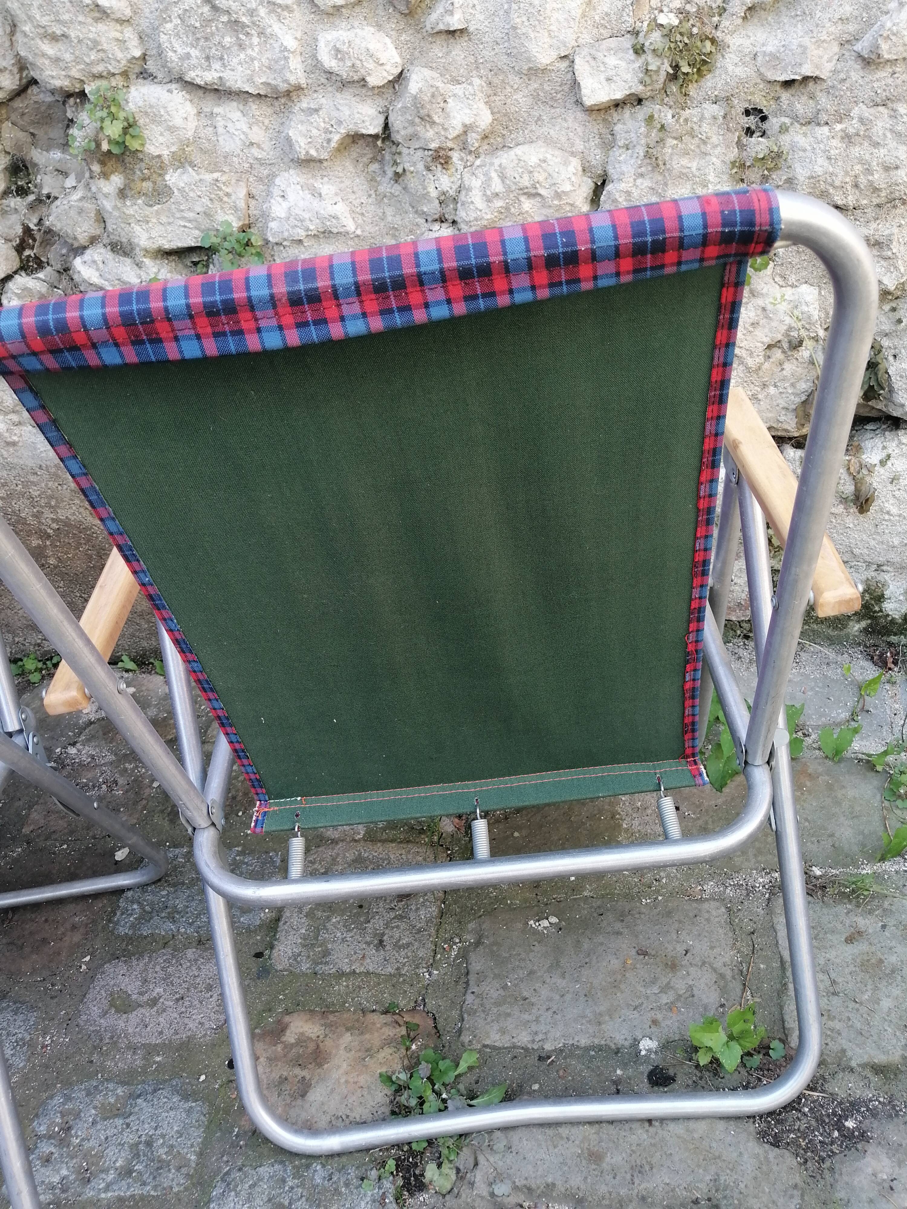 Duo of folding chairs 70s