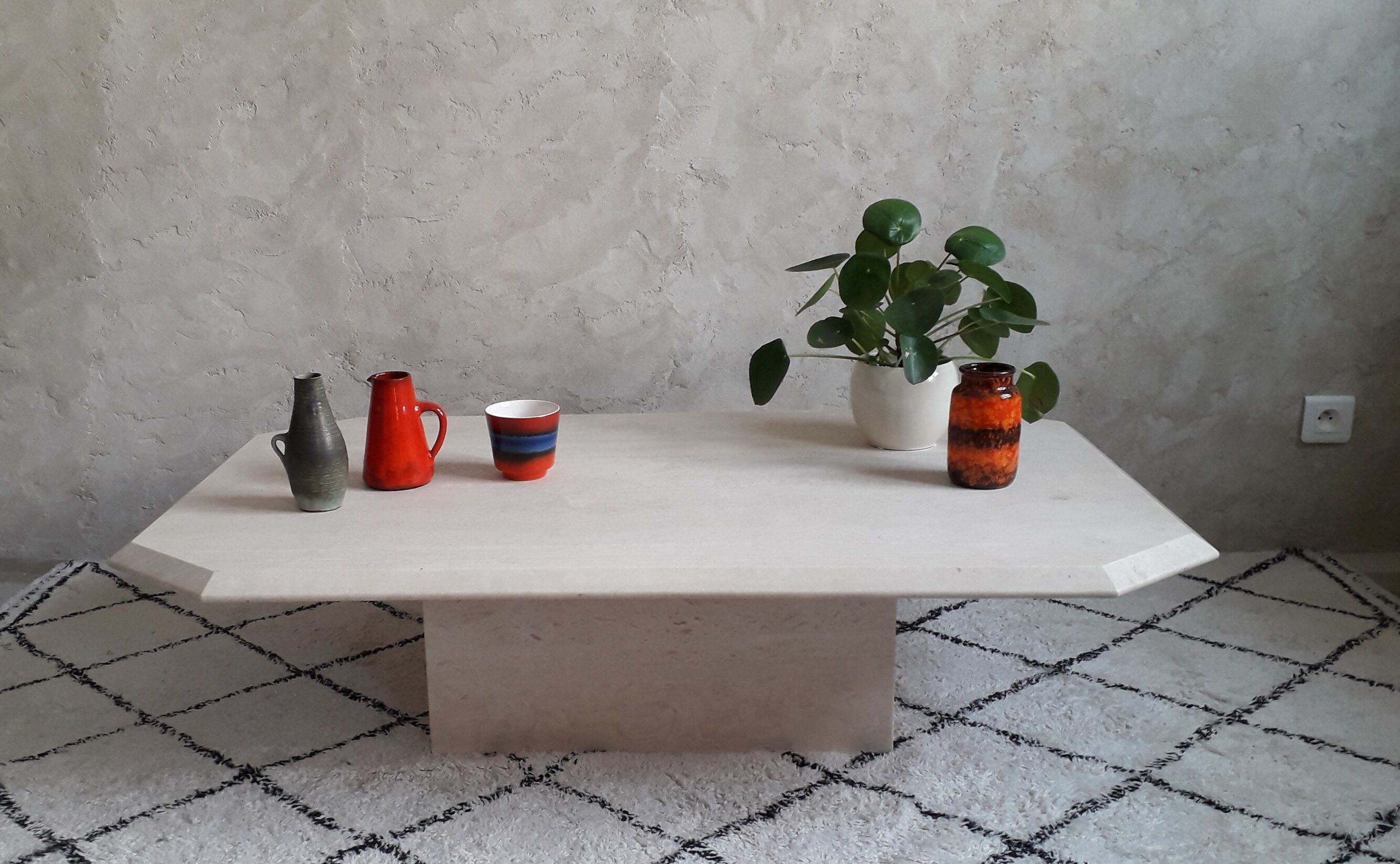 Coffee table in travertine