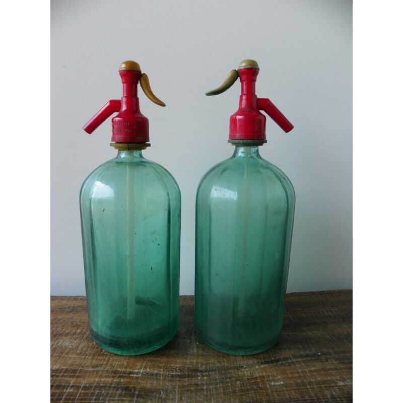 Two biuty old siphons.