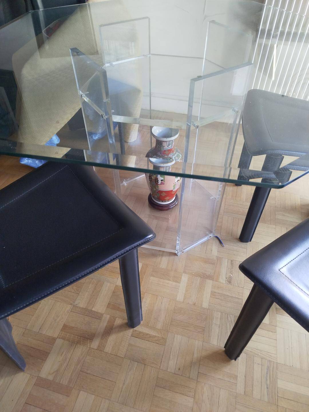 For sale: bevelled glass table and Artedi leather chairs.