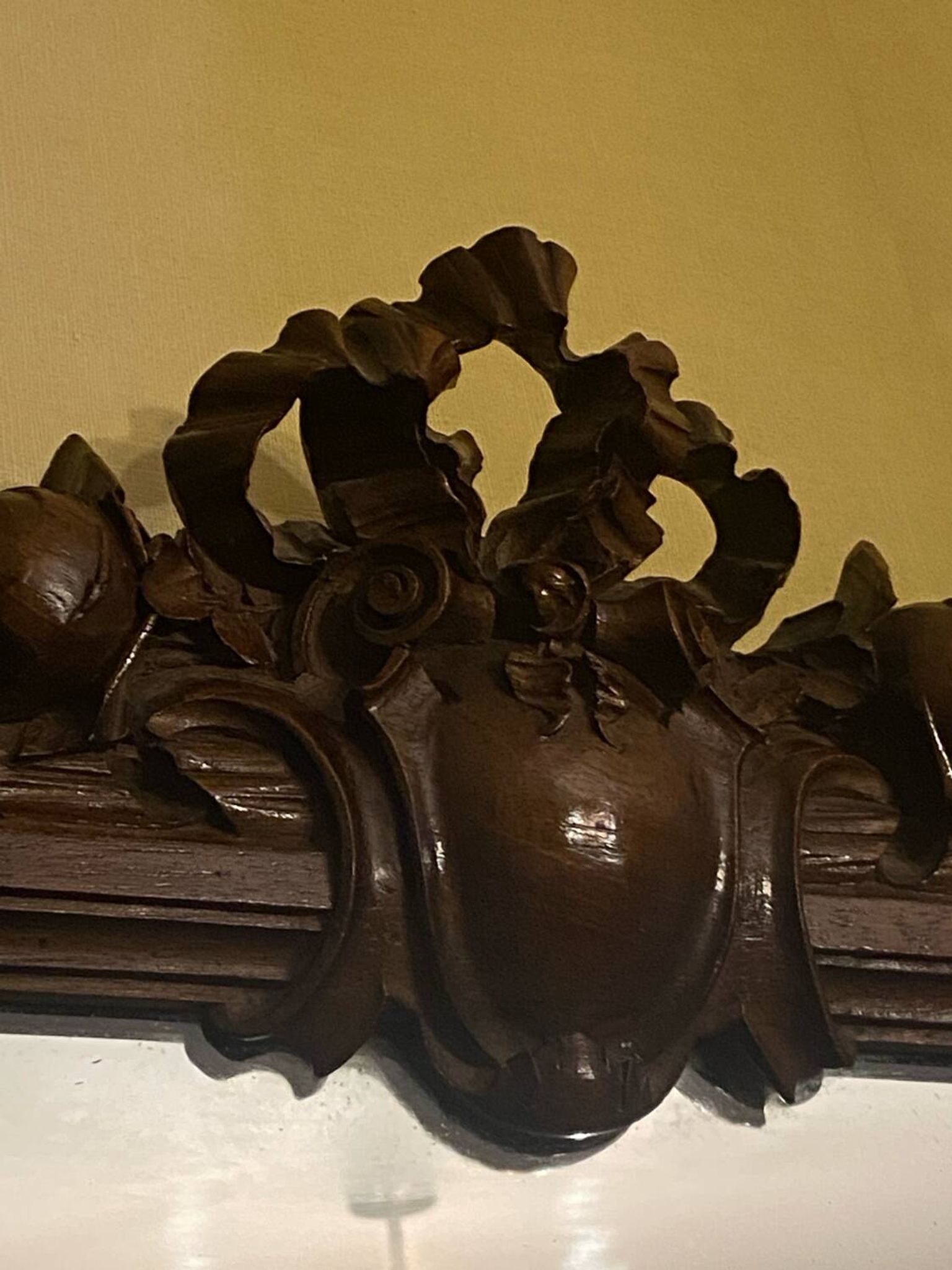 Miroir en bois sculpté style Louis XVI