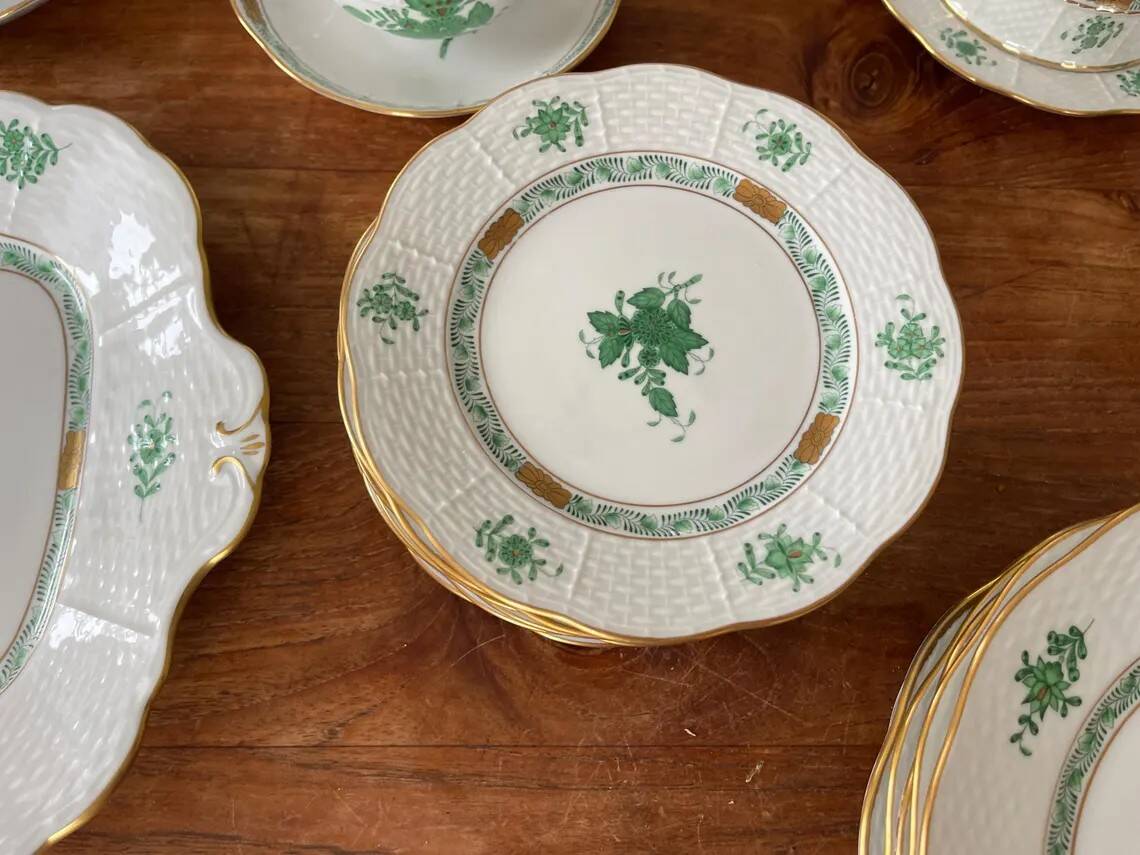 Gorgeous Herend Hungary Apponyi Chinese Bouquet Green Complete Dinner, Brea