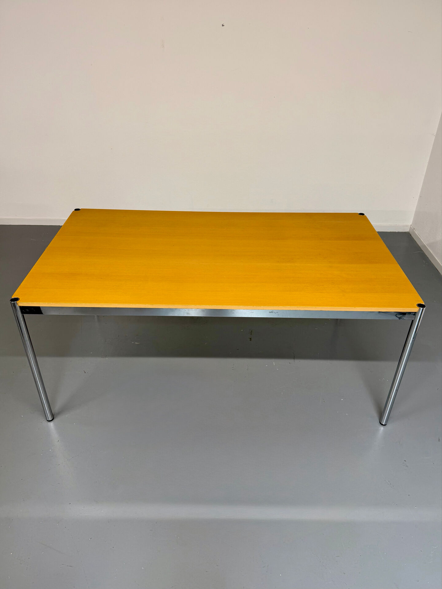 Large table design USM Haller wooden top and chrome structure