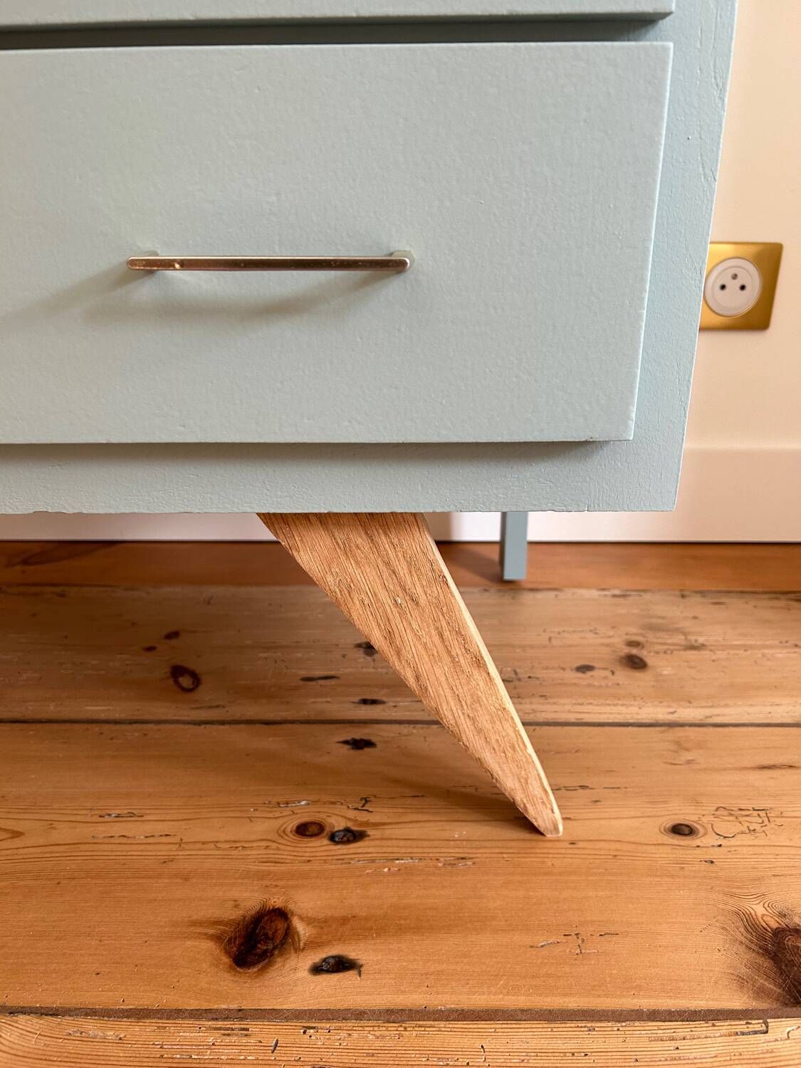 Vintage chest of drawers revisited in Almond (Resource)
