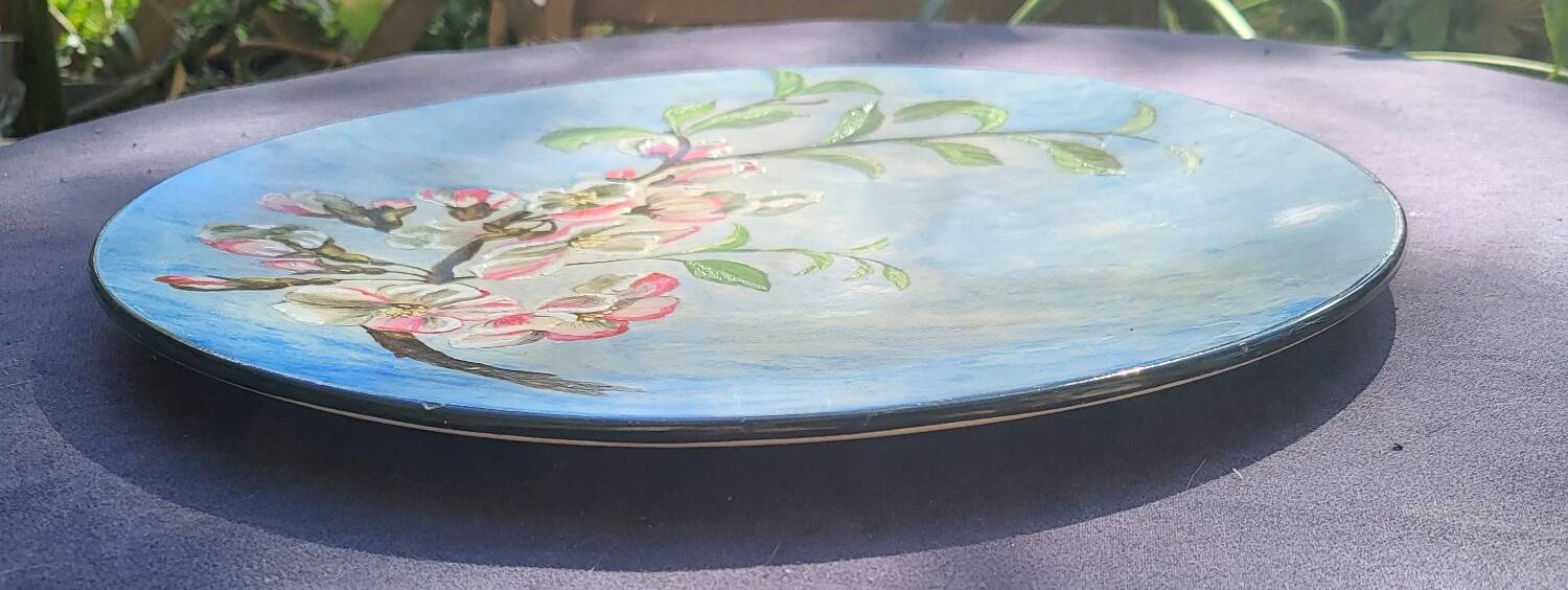 Plat decoratif à décor de fleurs de cerisier