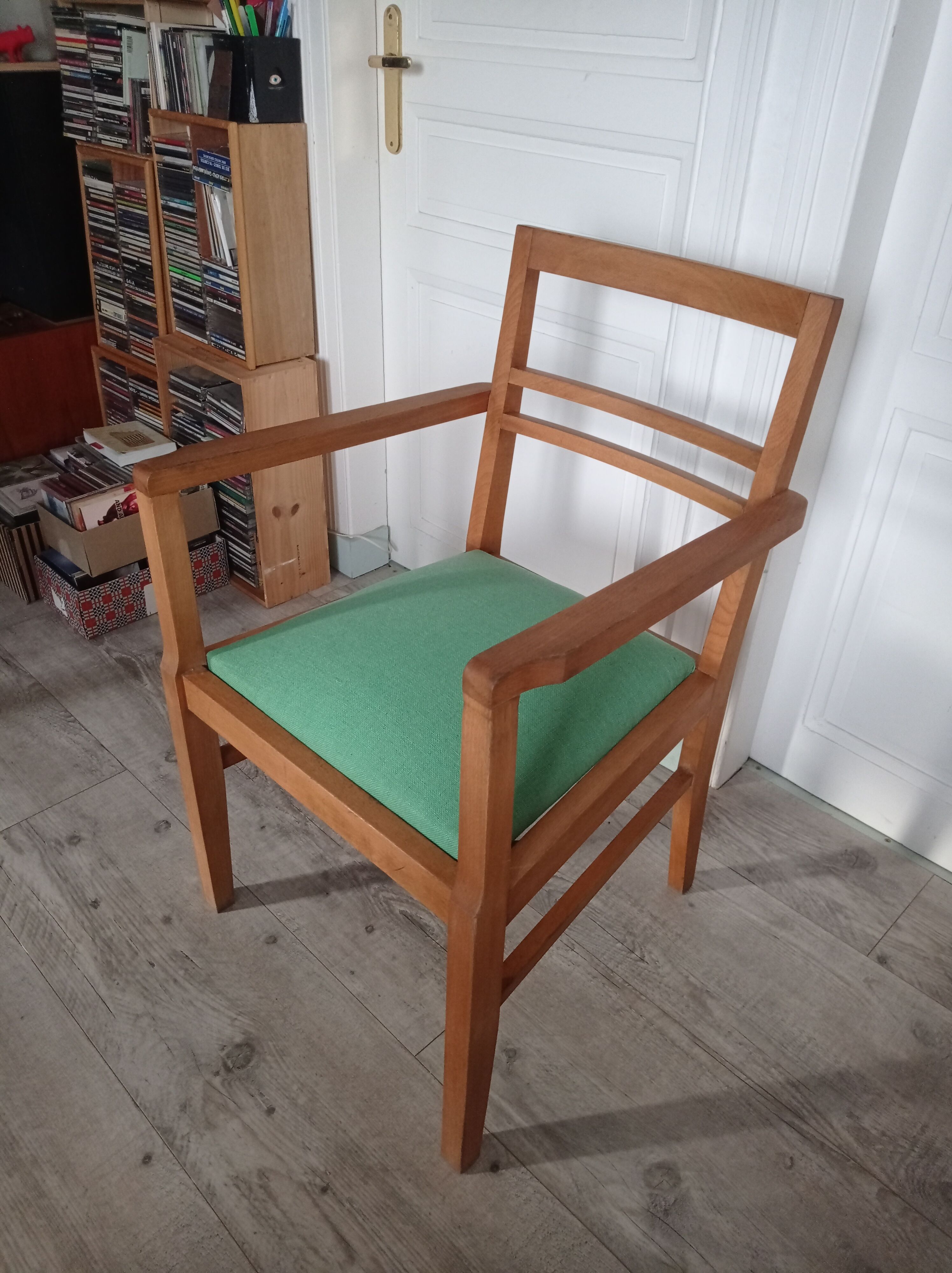 Fauteuil éditions Lieuvin de style reconstruction