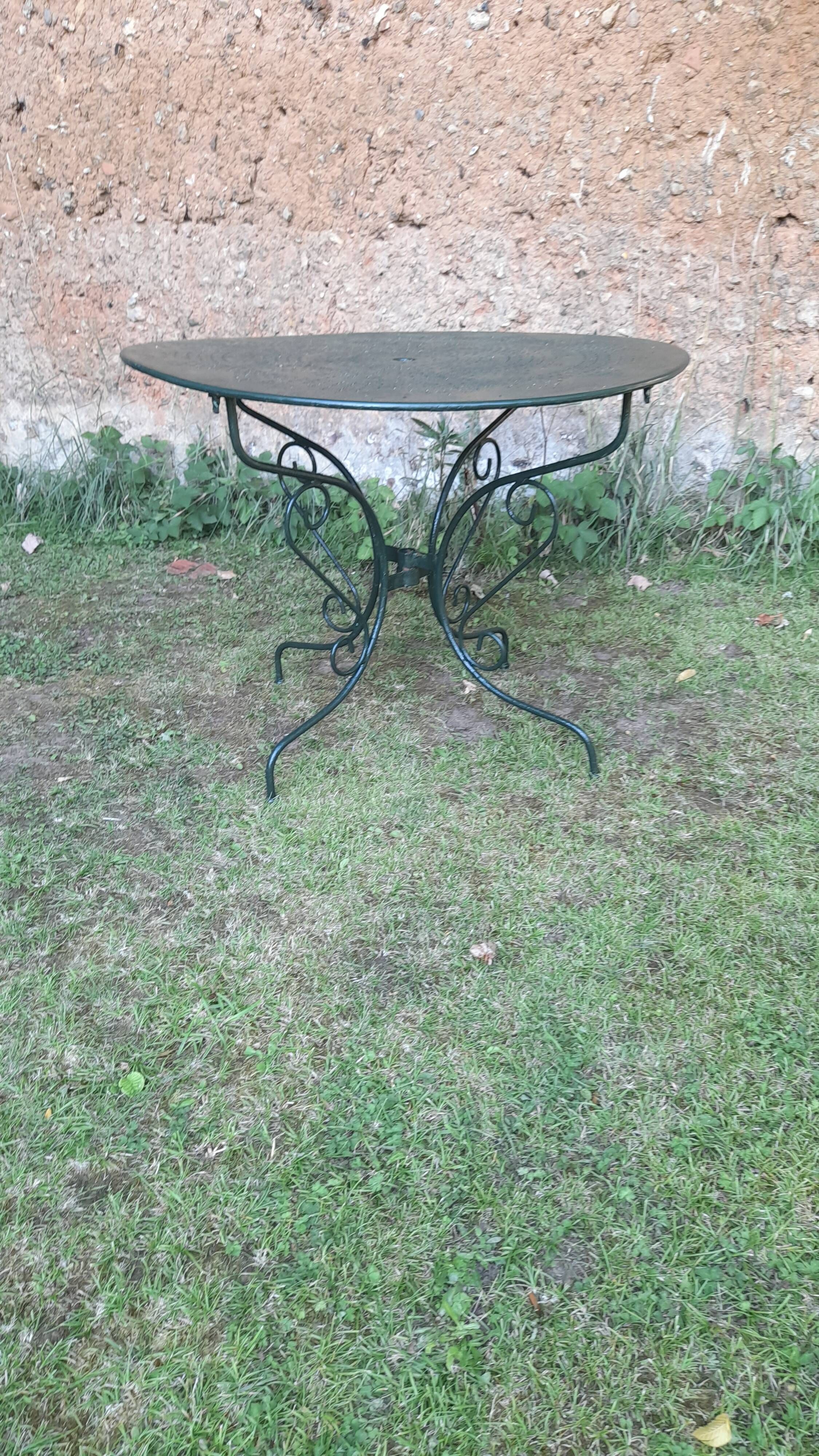 Antique wrought iron garden furniture set 1 table 2 armchairs 2 wagon green chairs