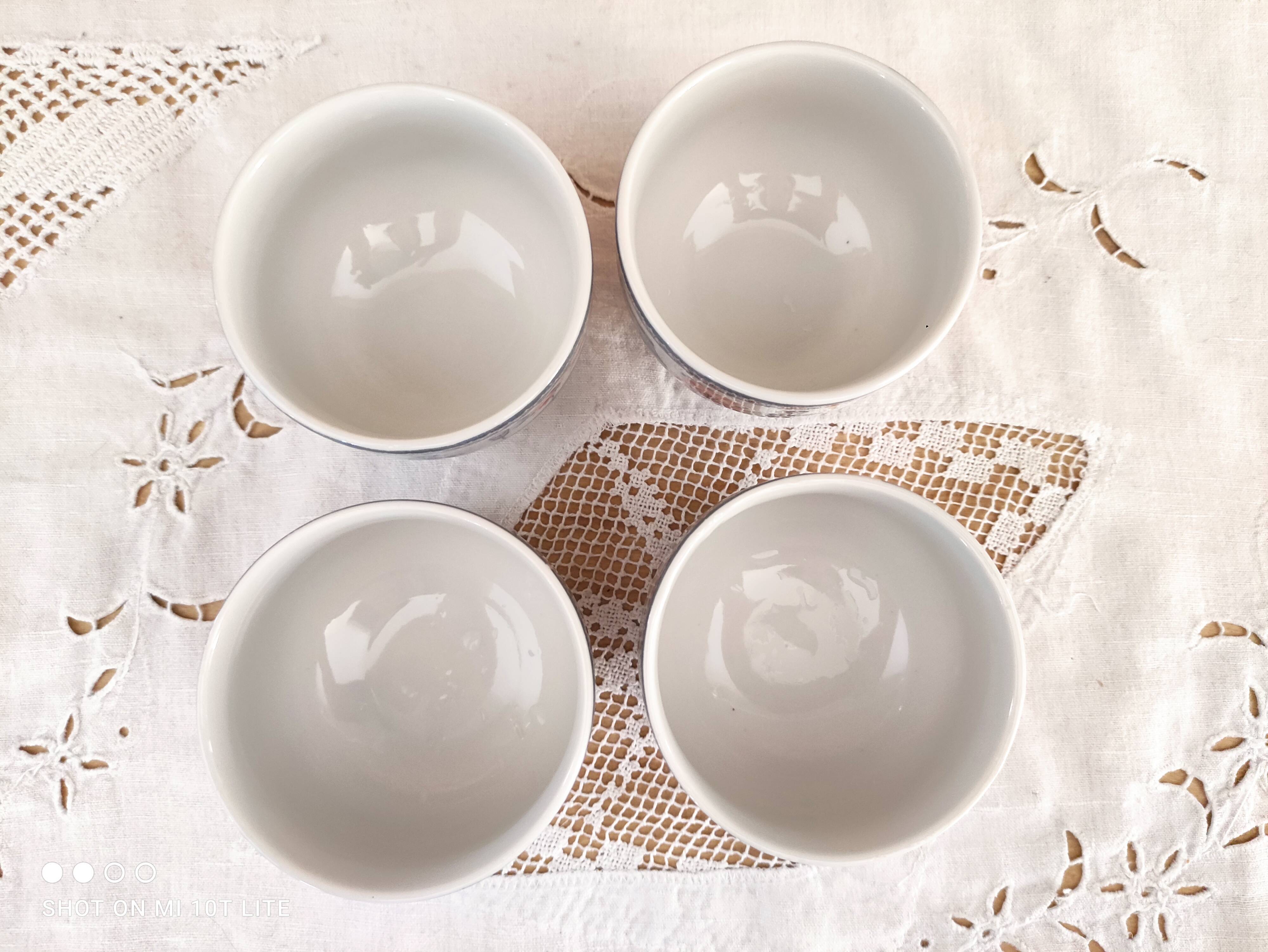 Set of 4 Japanese tea cups without handle pale blue and pink décor
