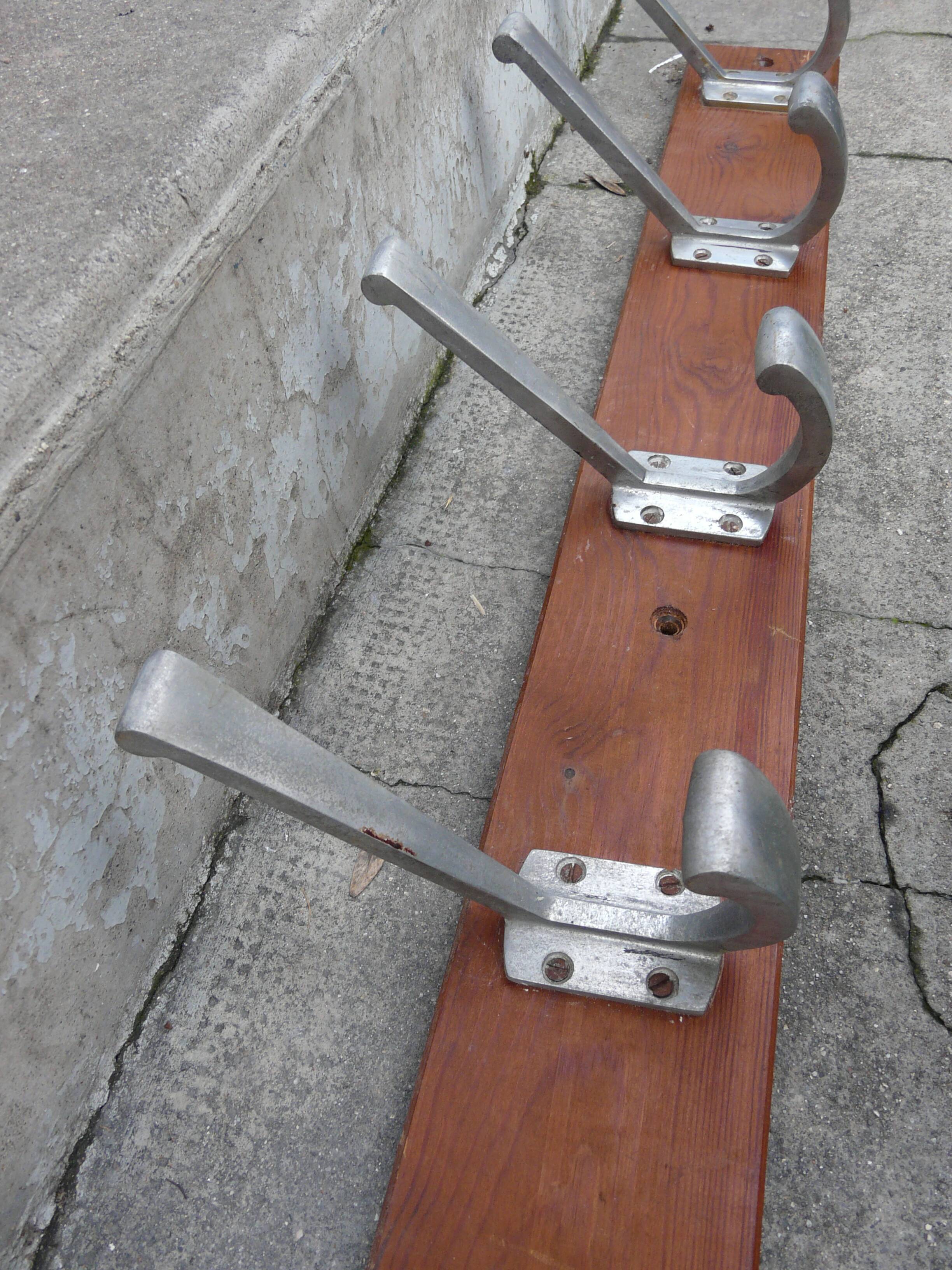 School wall coat rack with 6 double hooks in wood and aluminium.