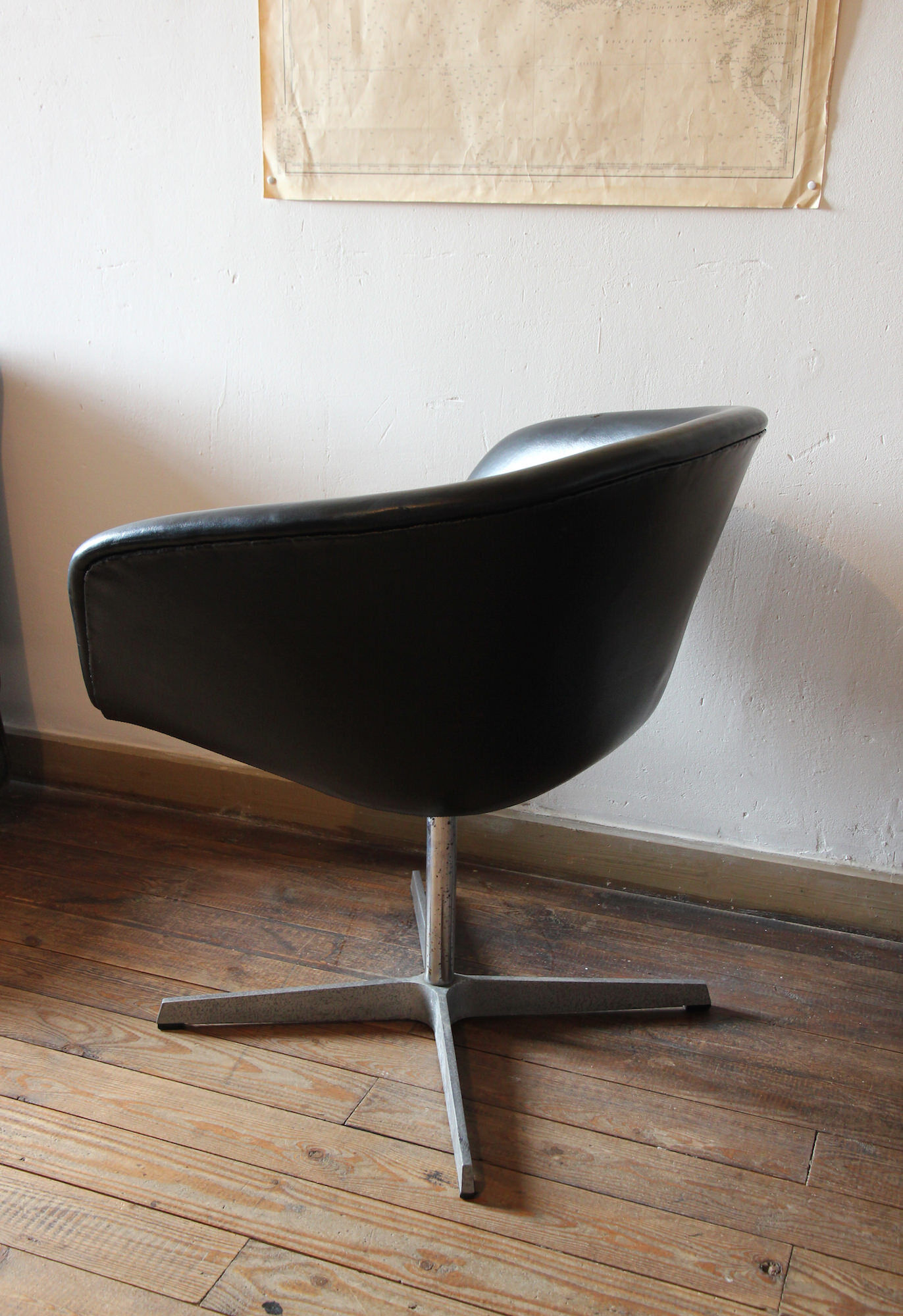 Pair of Pierre Paulin leather armchairs for Artifort 60s