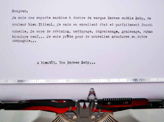 Machine à écrire Hermes Baby Bleu Pastel révisée ruban neuf