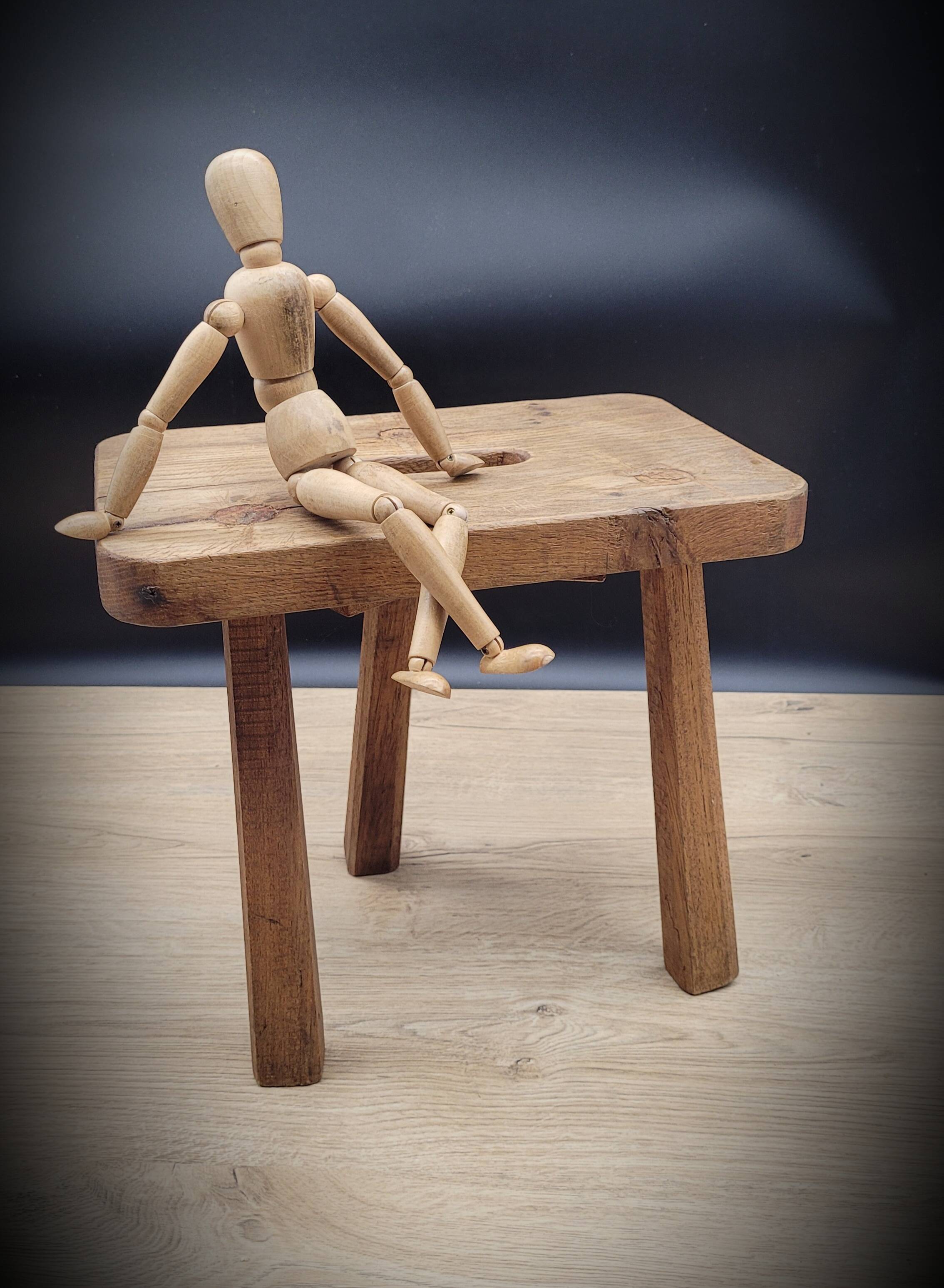 Threeod stool rectangle handle