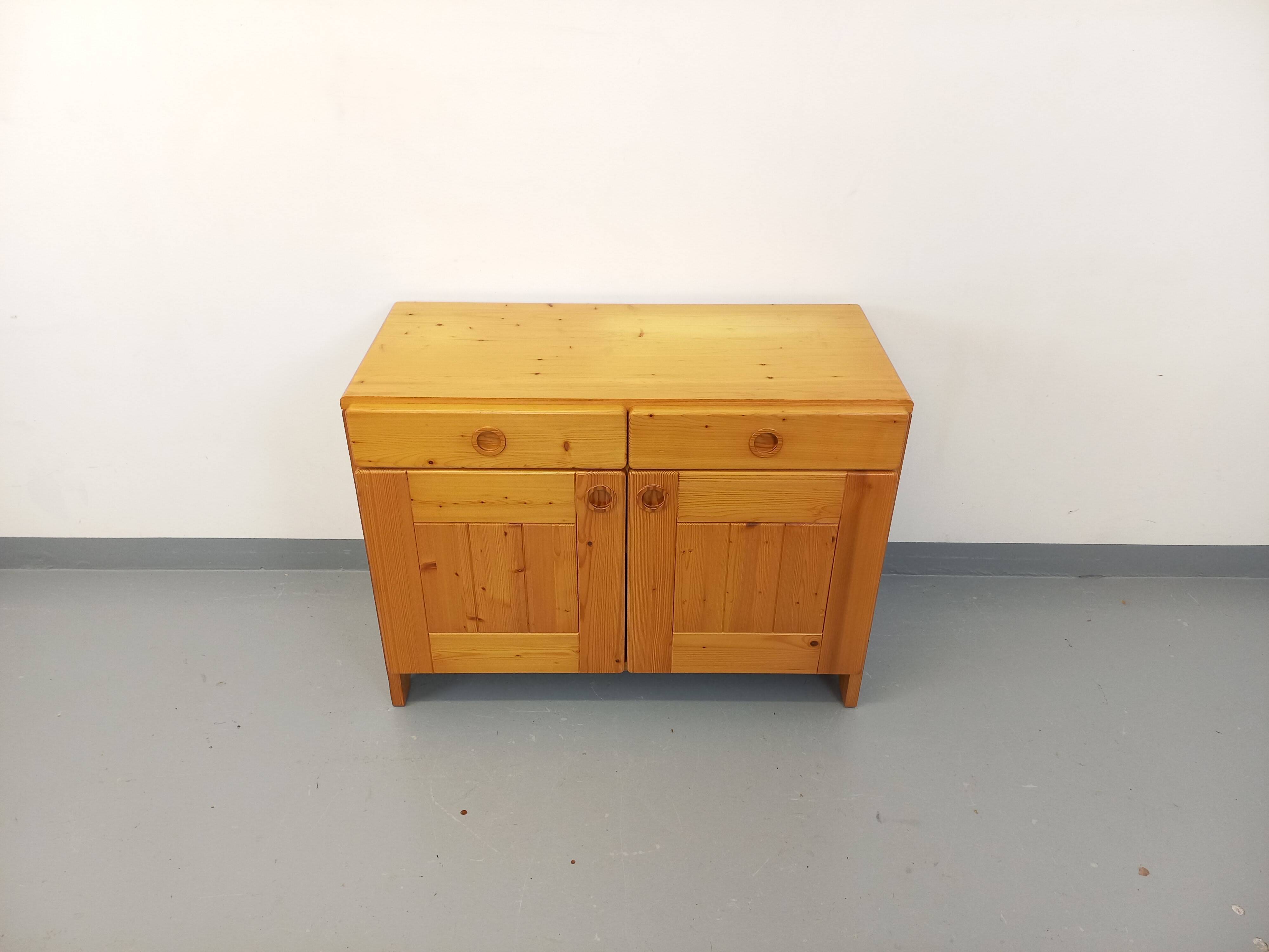 Charlotte Perriand vintage storage furniture Les Arcs from the 1960s in pine.