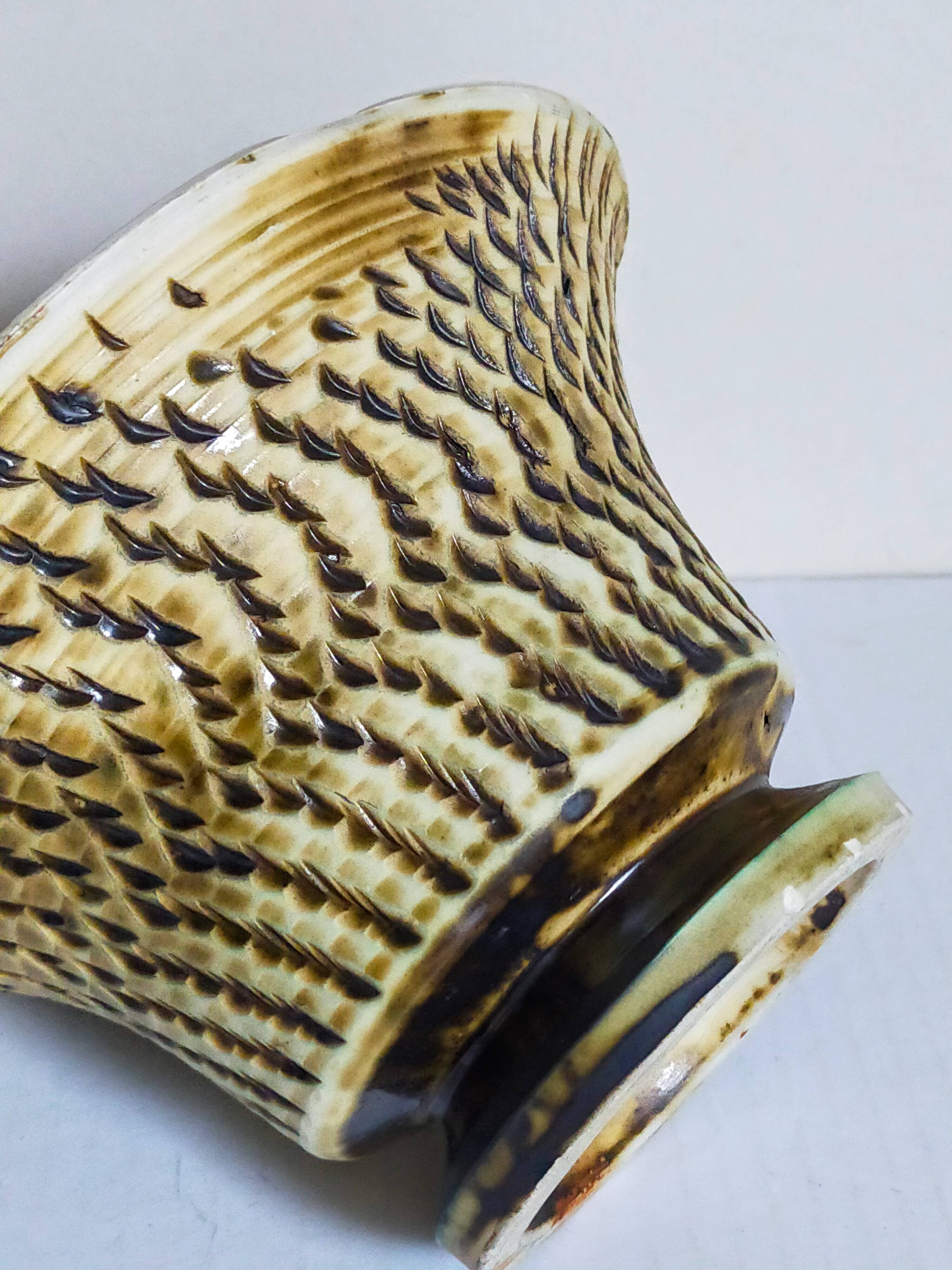 Ceramic planter with vintage scarifications from the 1950s