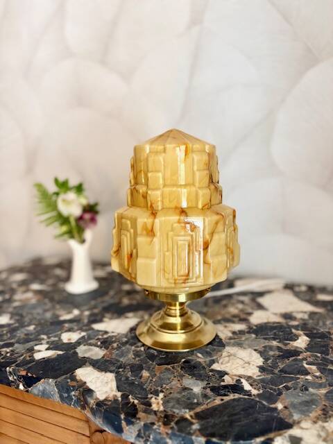 Impressive Art Deco lamp in marbled yellow opaline.