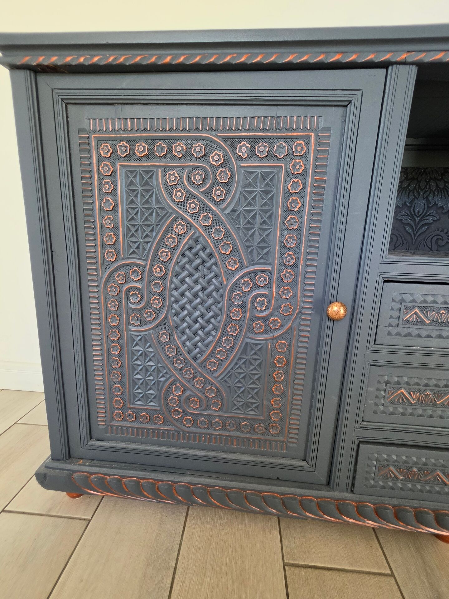 Buffet syrien gris anthracite et cuivre