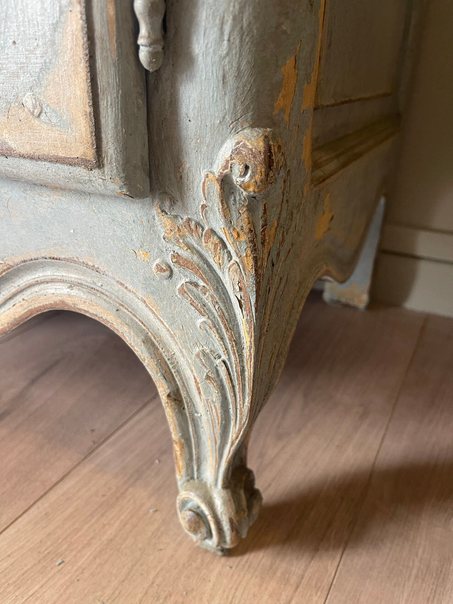Patinated bonnetière