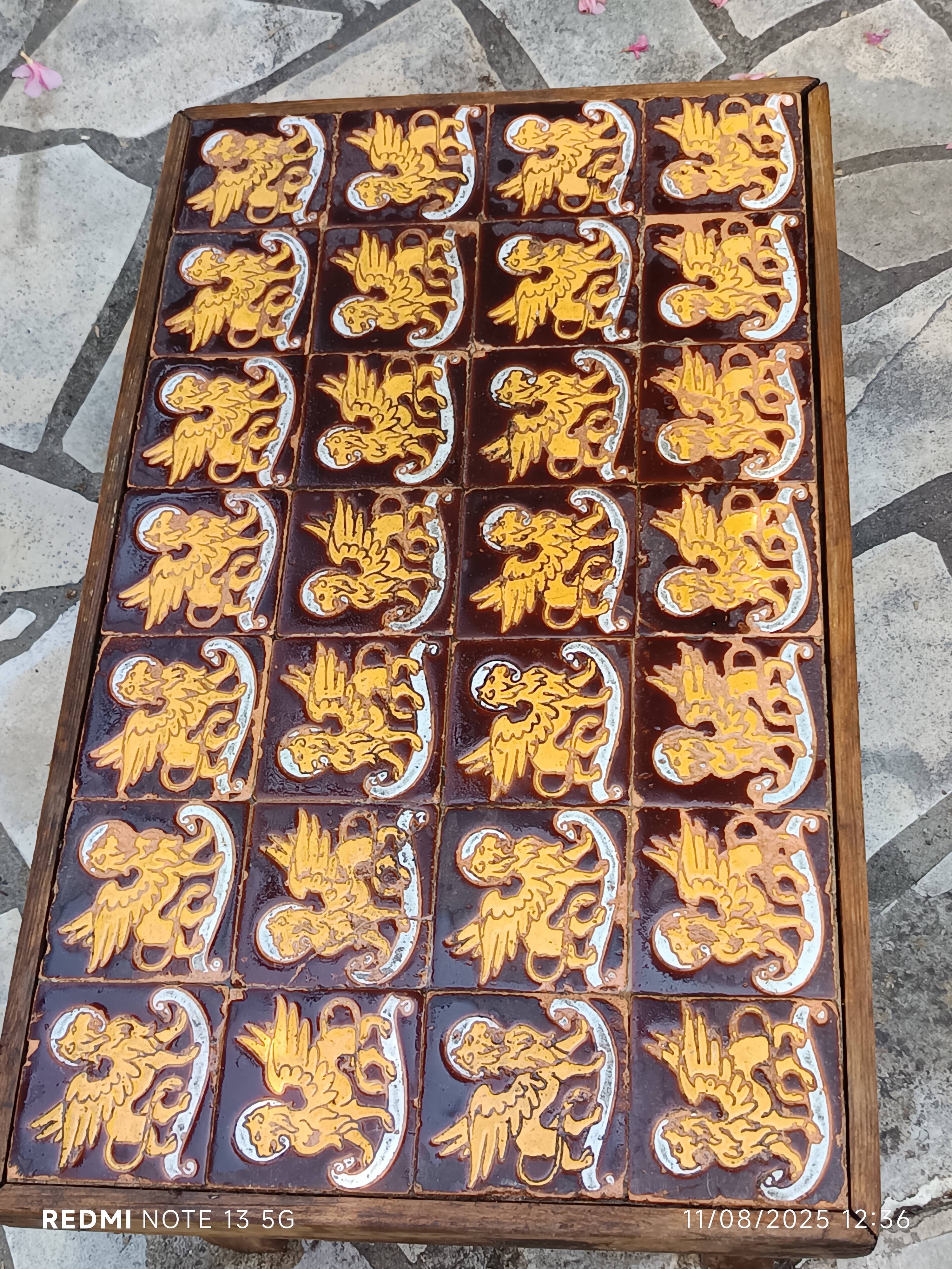 Vintage ceramic coffee table – Heraldic griffon decor – 1970