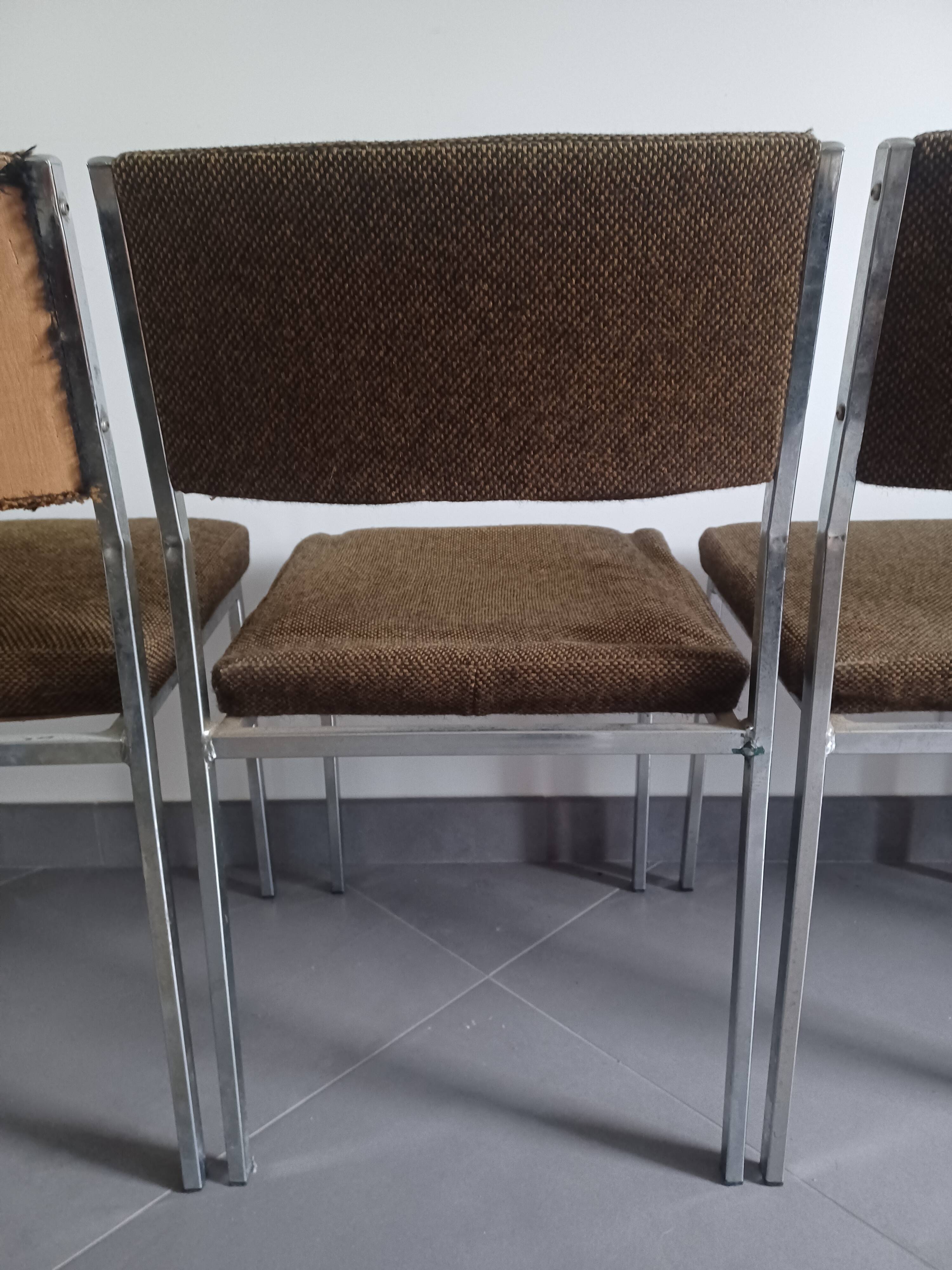 Five chairs in chromed metal and mottled fabric