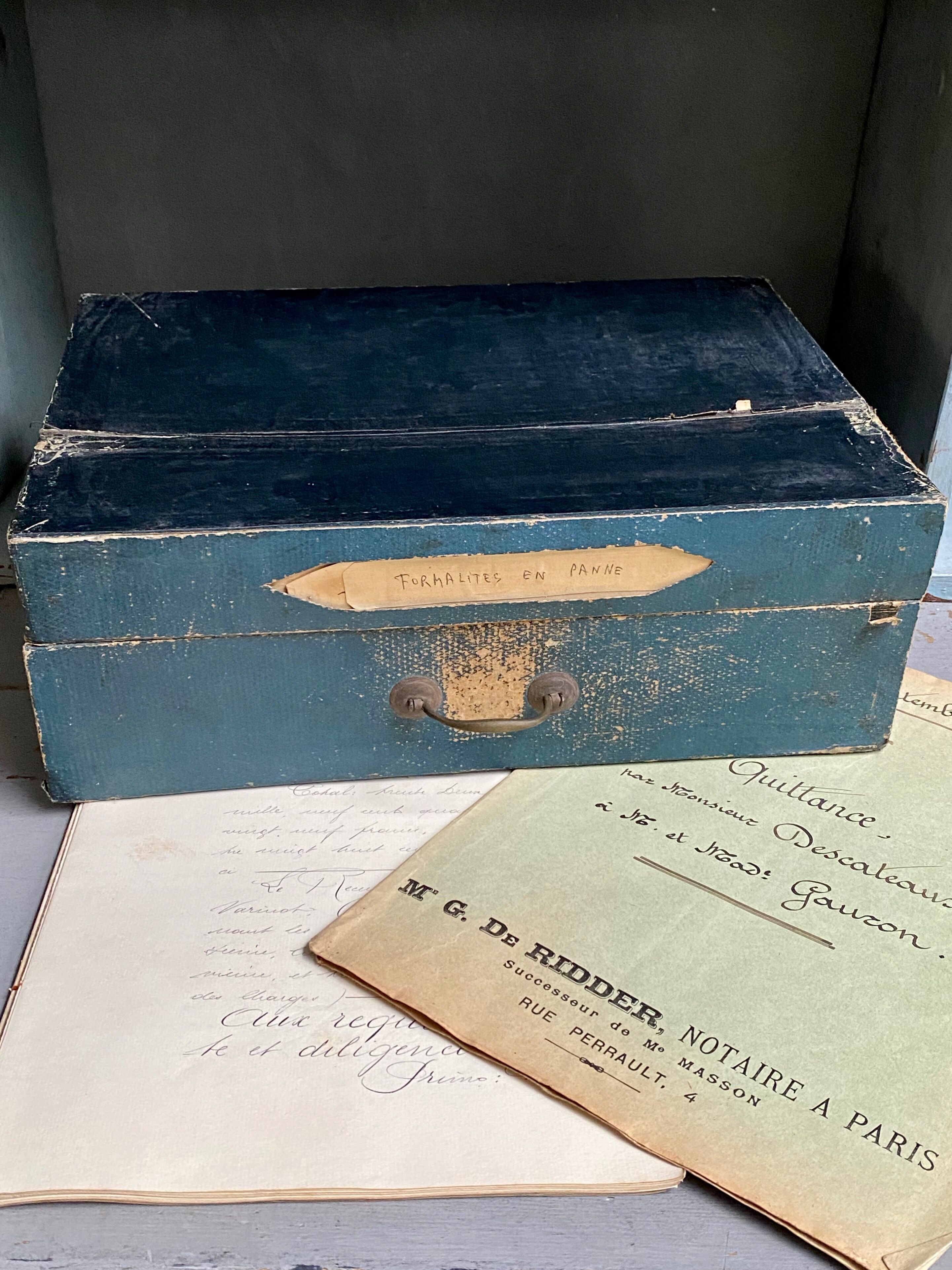 Former notary cardboard maker