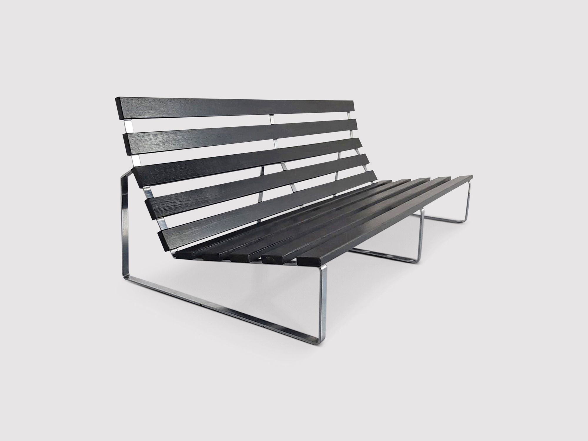 Rare “Bijenkorf” slatted bench by Kho Liang Ie for Artifort 1960s