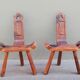 Paire de tabourets tripodes brutalistes