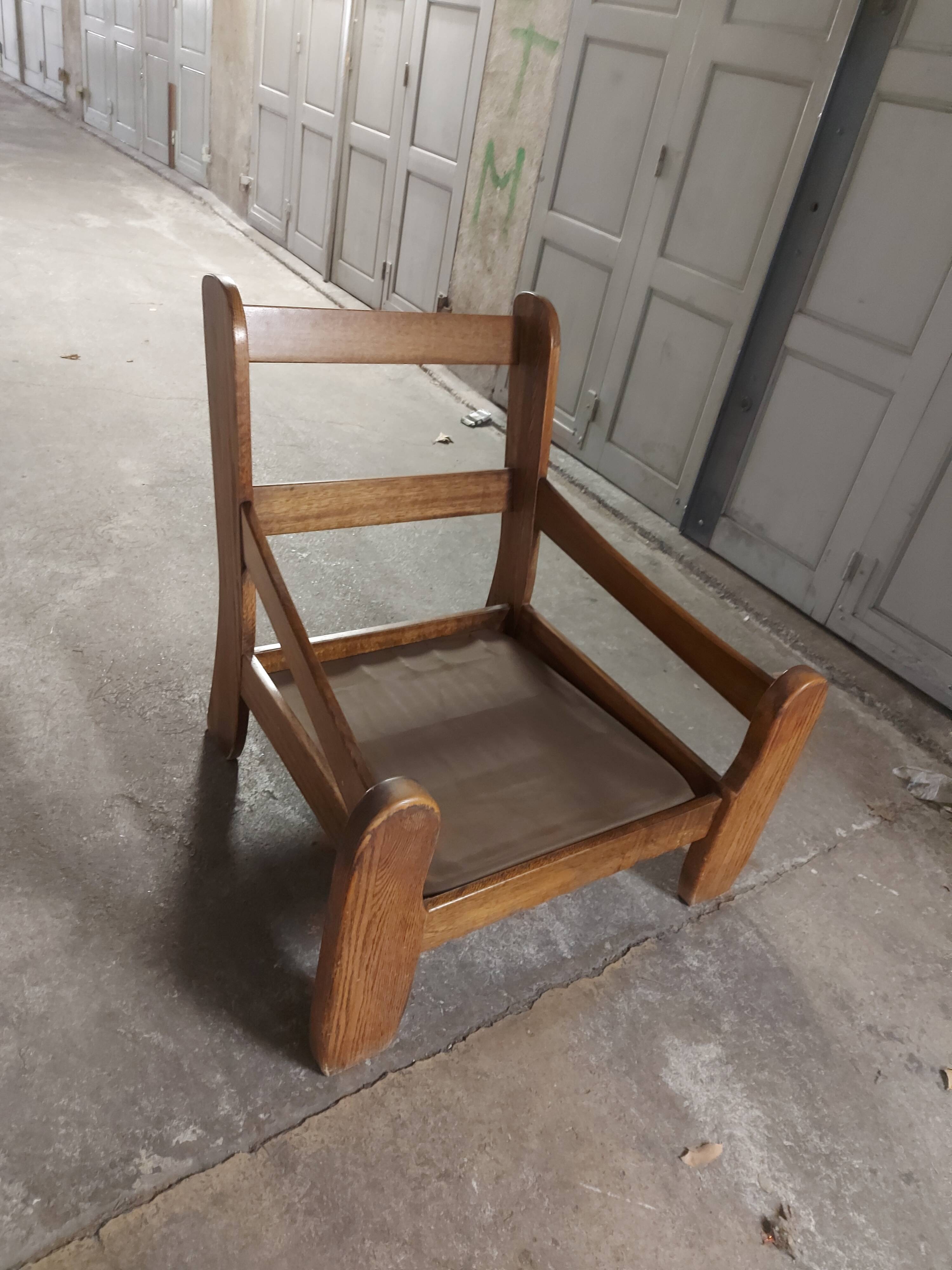 Armchairs in leather and vintage wood 70's