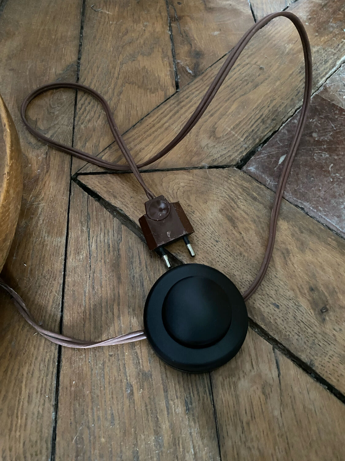 Lampadaire vintage Art déco en bois tourné