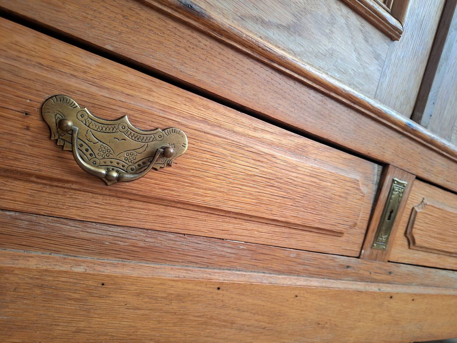 Armoire ancienne , meuble penderie vintage
