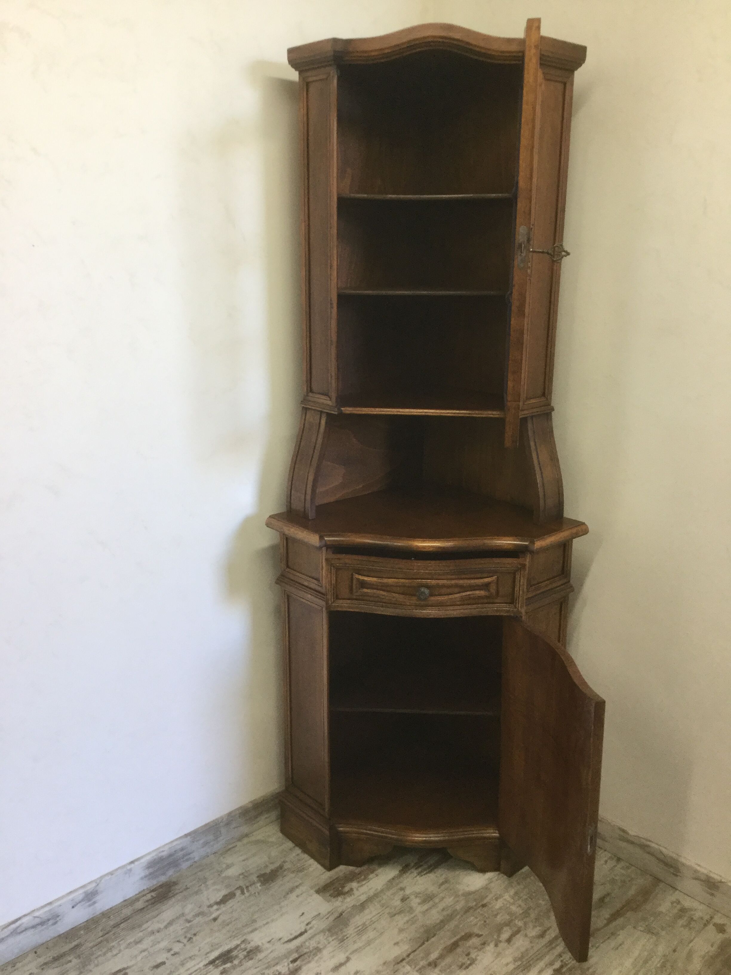 Window corner furniture