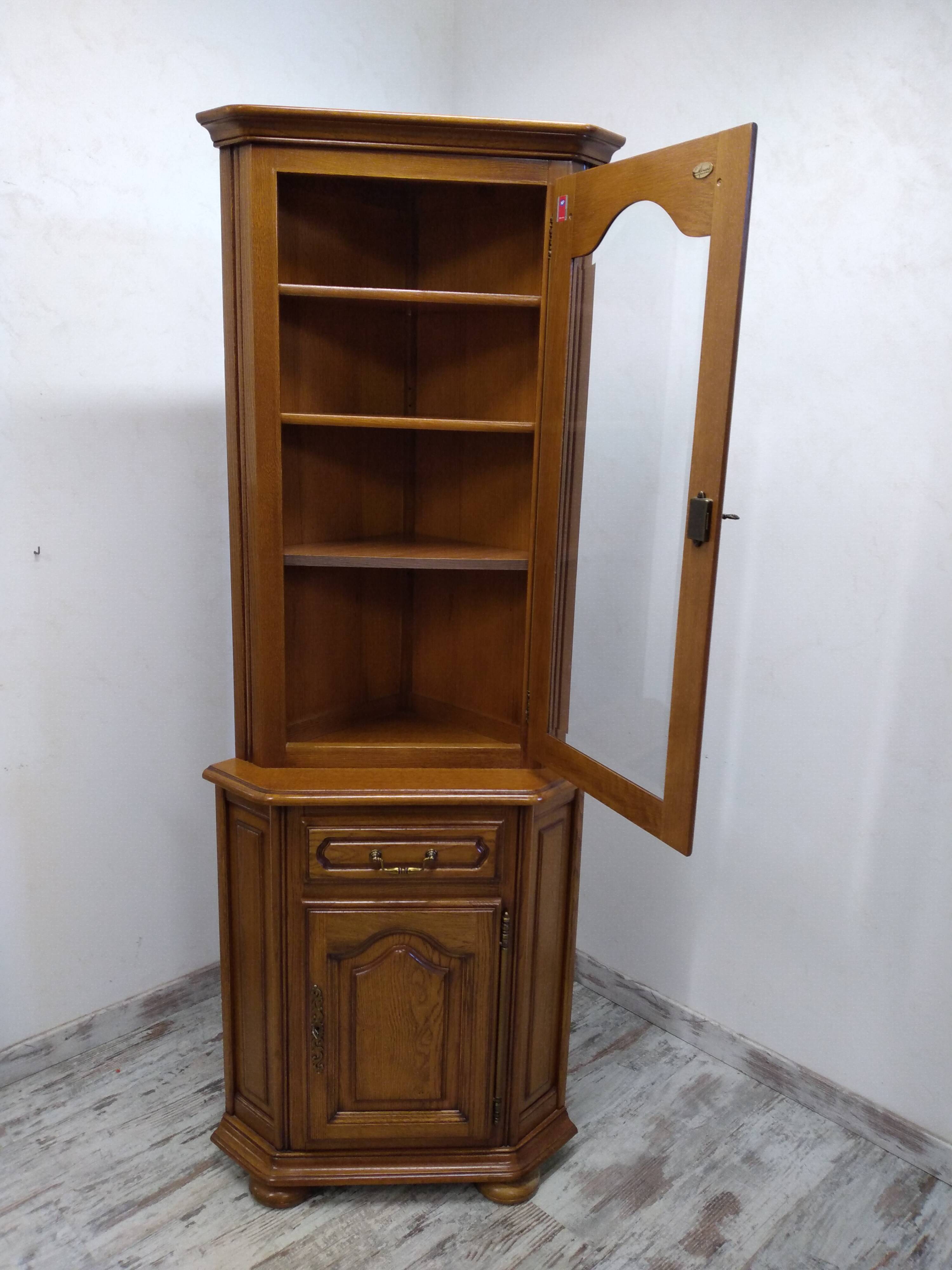 Vitrine d'angle