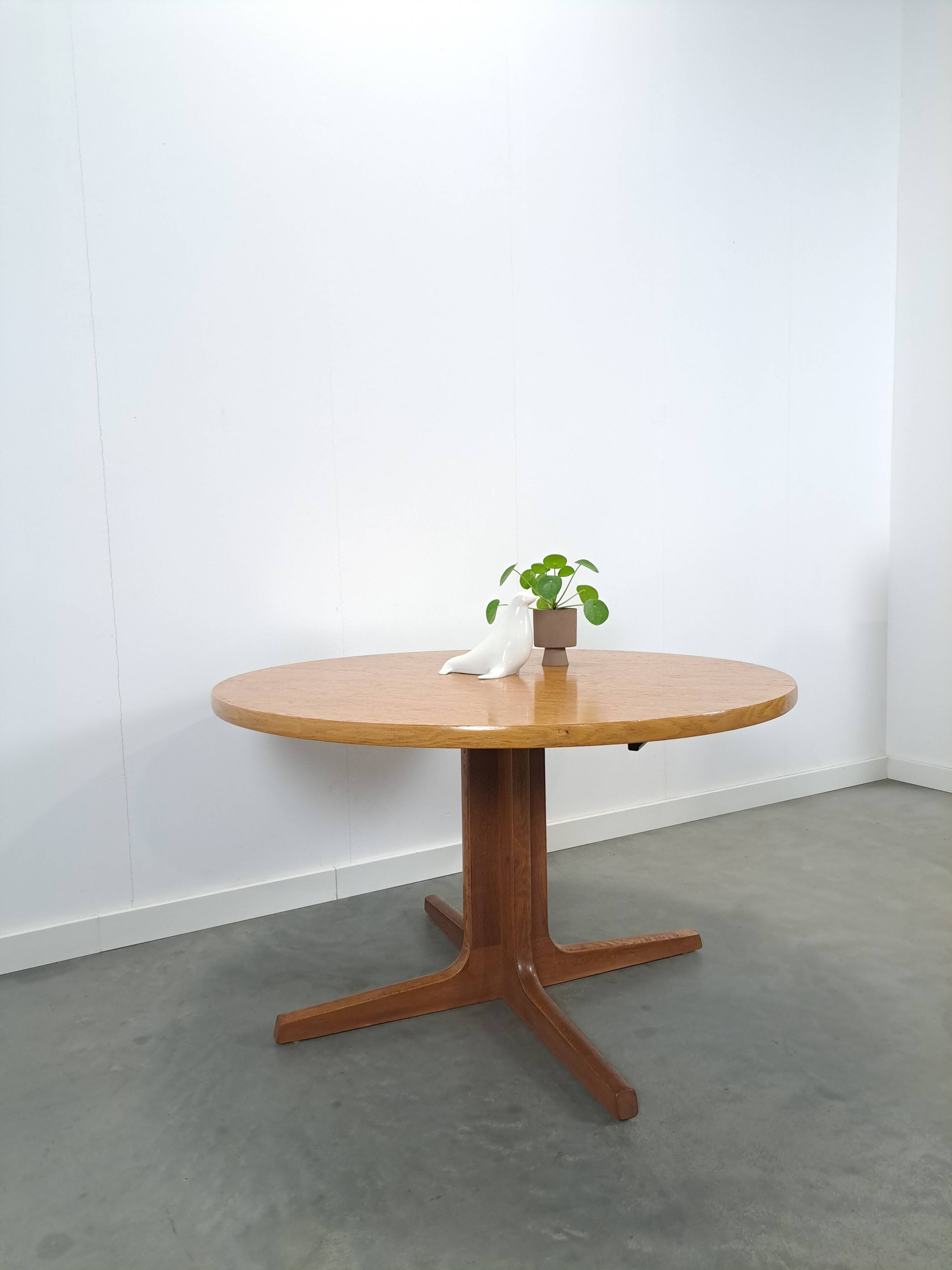 Ronde ovale eiken uitschuifbare eettafel