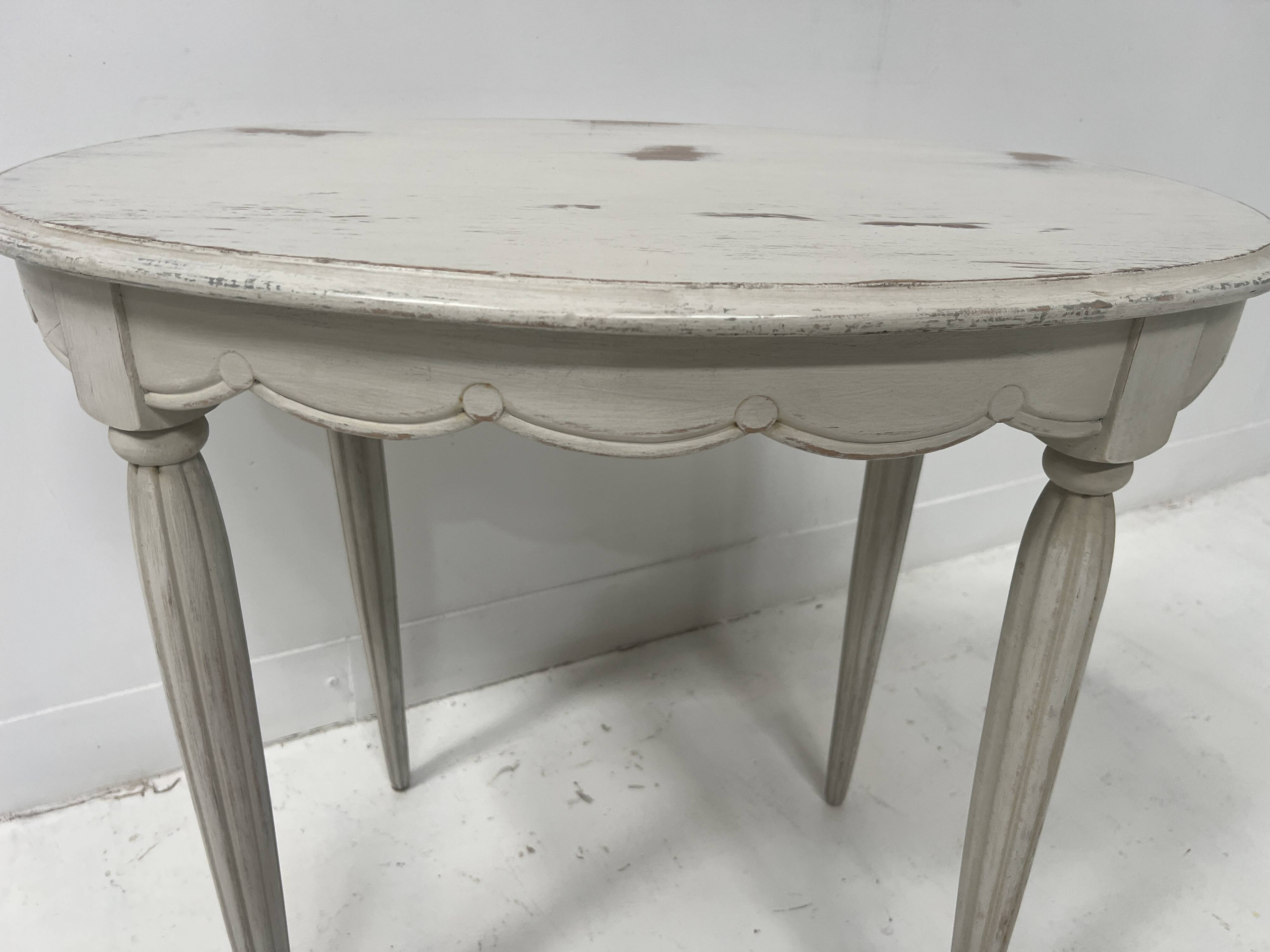 Art Deco style guéridon in patinated beech, 20th century.