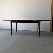 Table à manger rectangulaire à rallonges design scandinave en teck