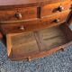 Commode galbée ancienne en acajou de style anglais