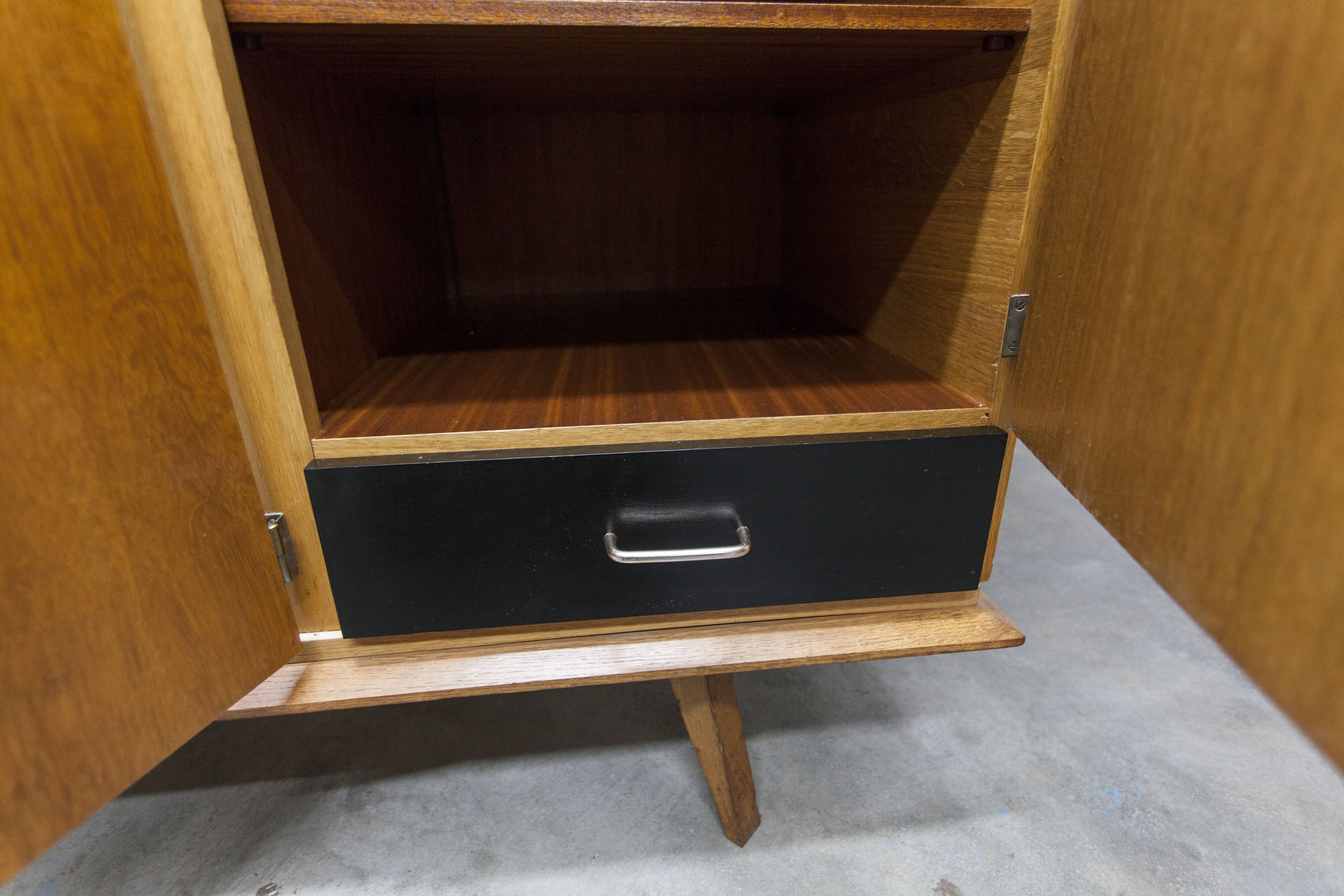 Armoire Française pieds compas 3 portes 1 miroir 27*130 et 1 t