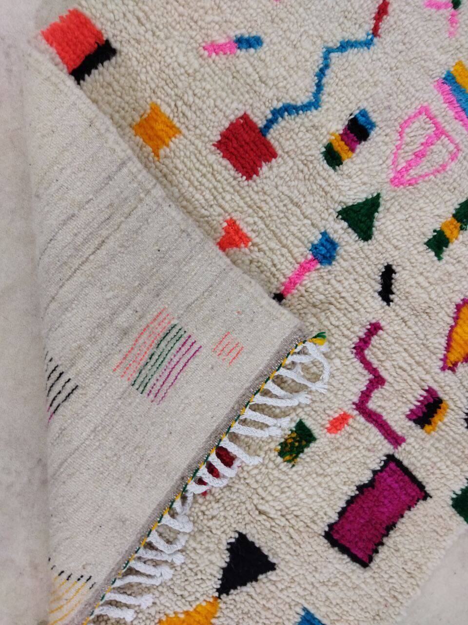 Handmade moroccan berber rug 138 x 104 cm