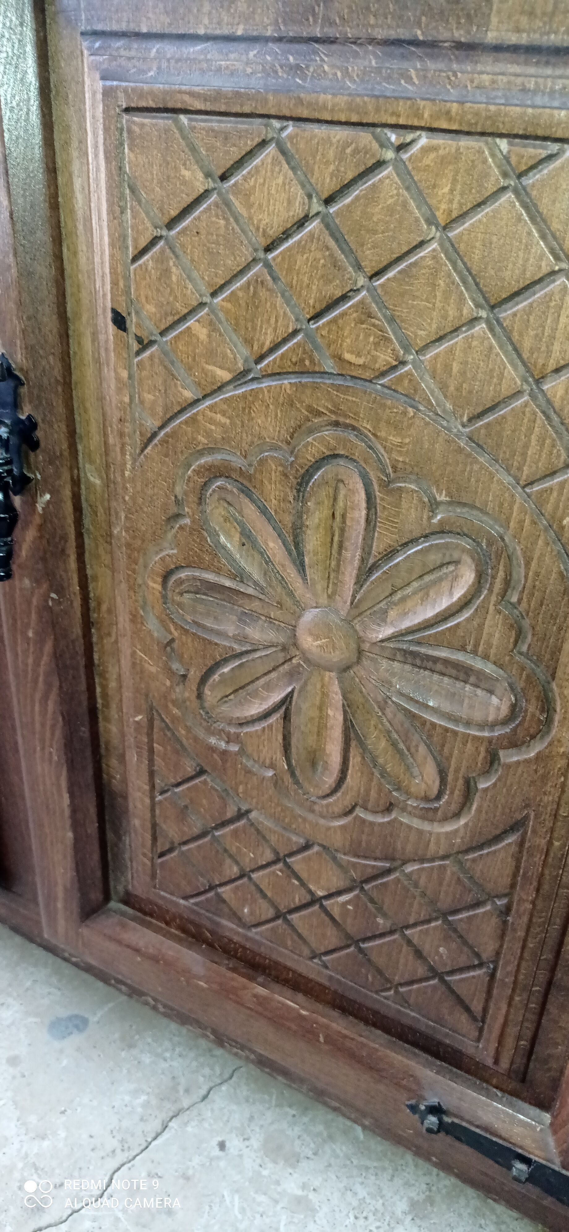 Buffet or small chest of drawers