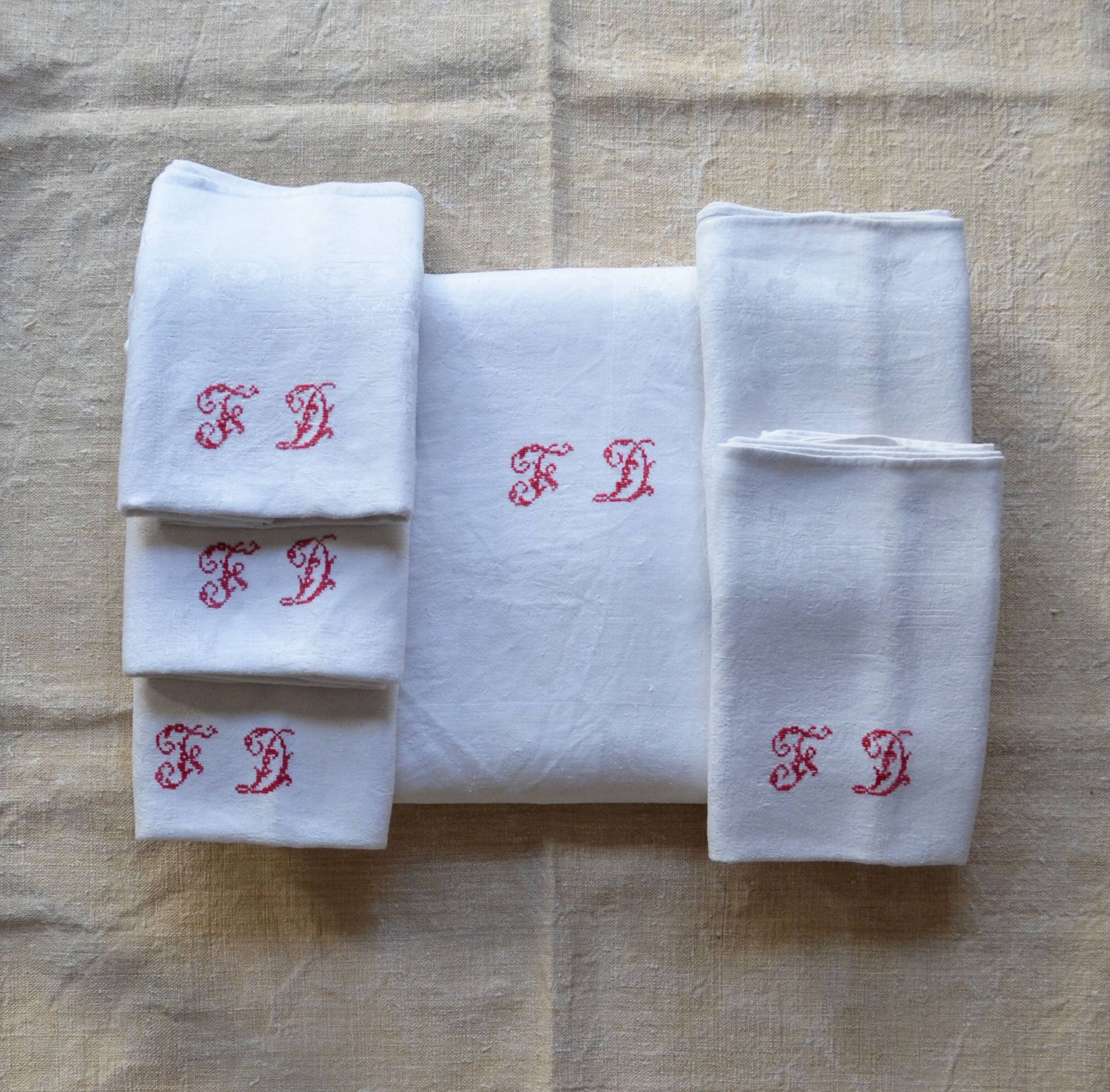 Old tablecloth & 5 linen damask napkins