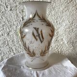 Vase en opaline