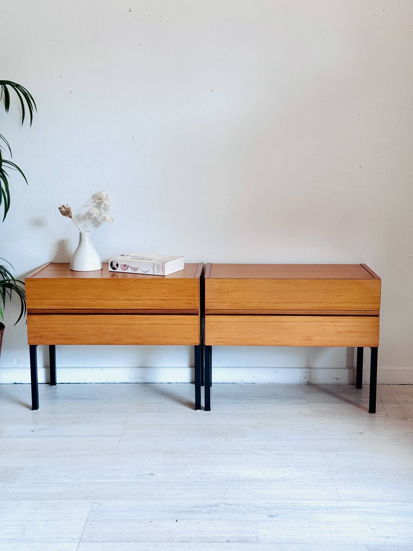 Vintage nachtkastjes minimalistisch jaren 60