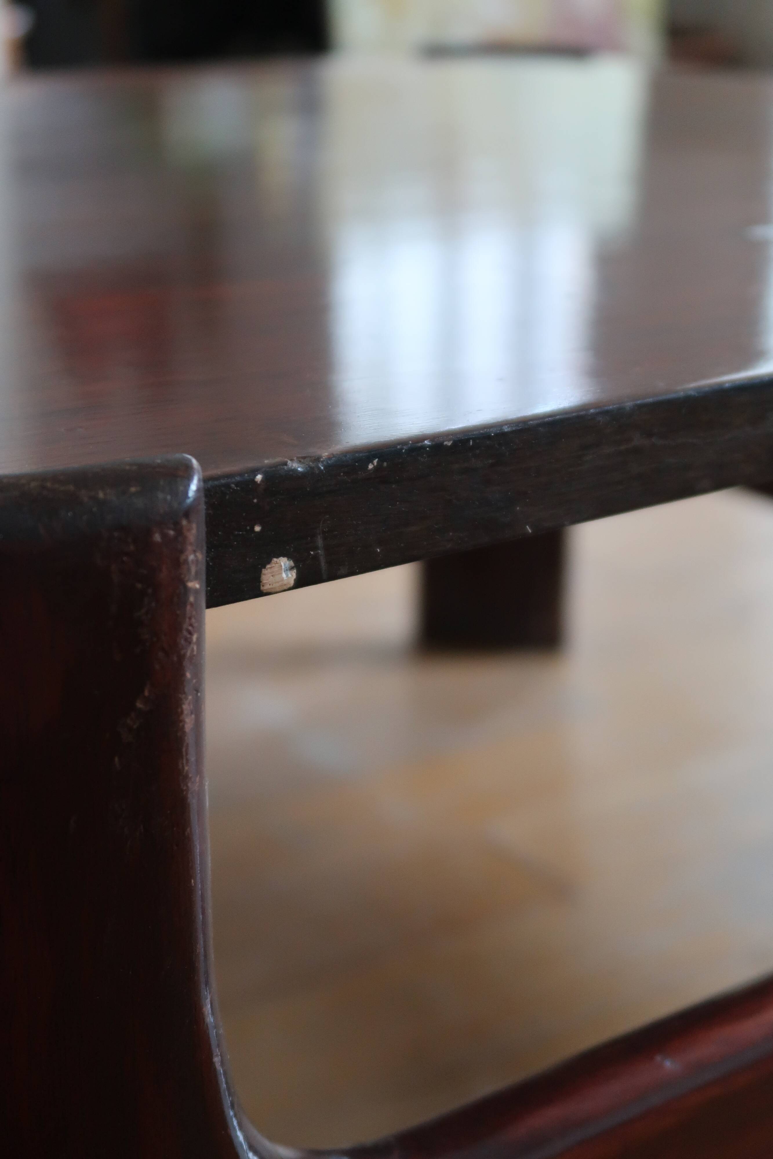 Table basse carré moderniste