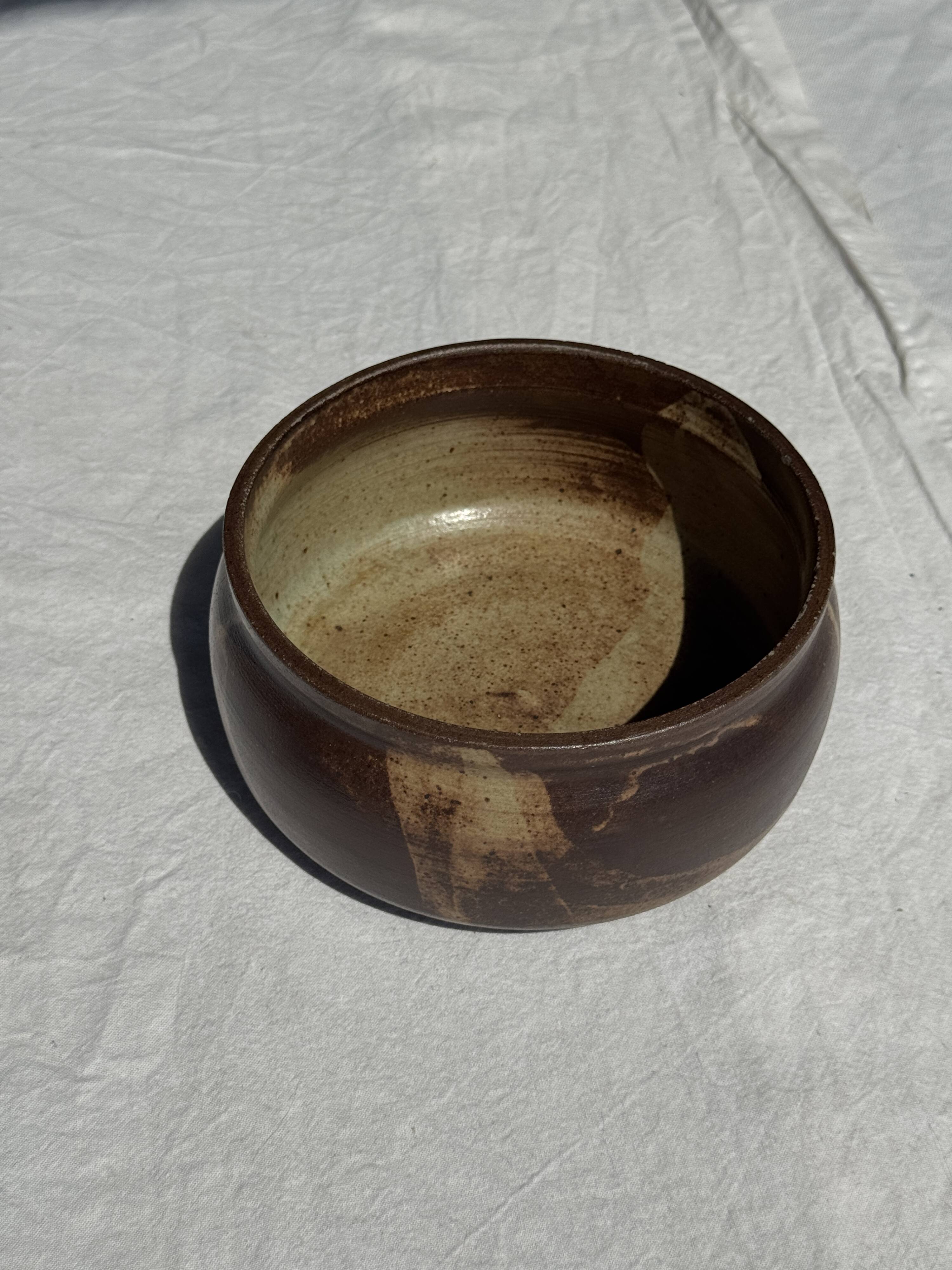 A small stoneware bowl, brown exterior, speckled grey interior D15