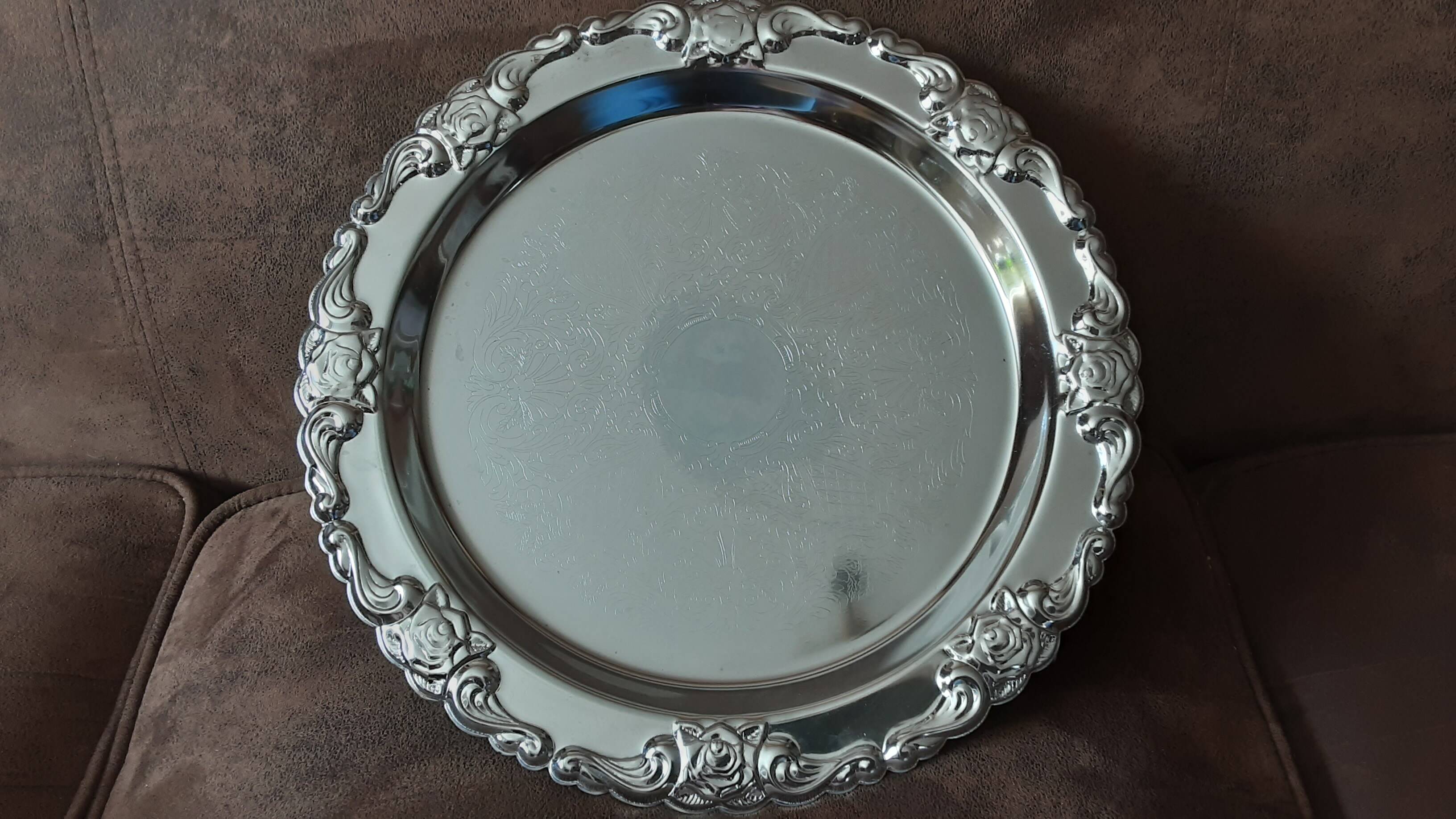 Silver-coloured metal plate
