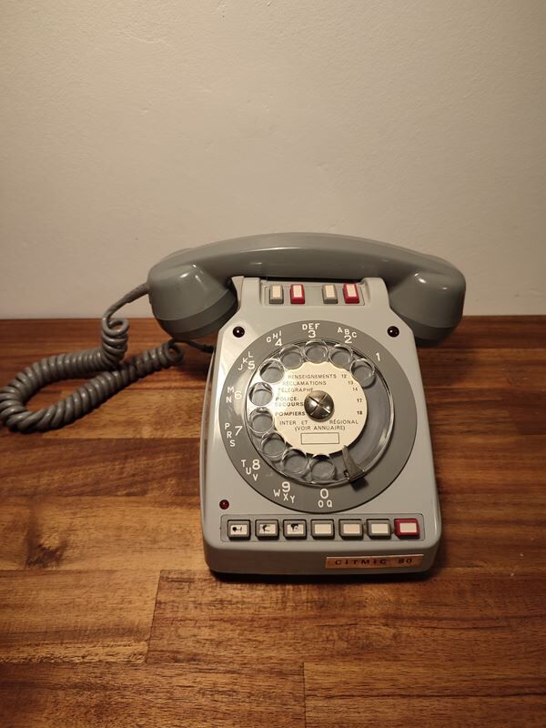 Dial telephone