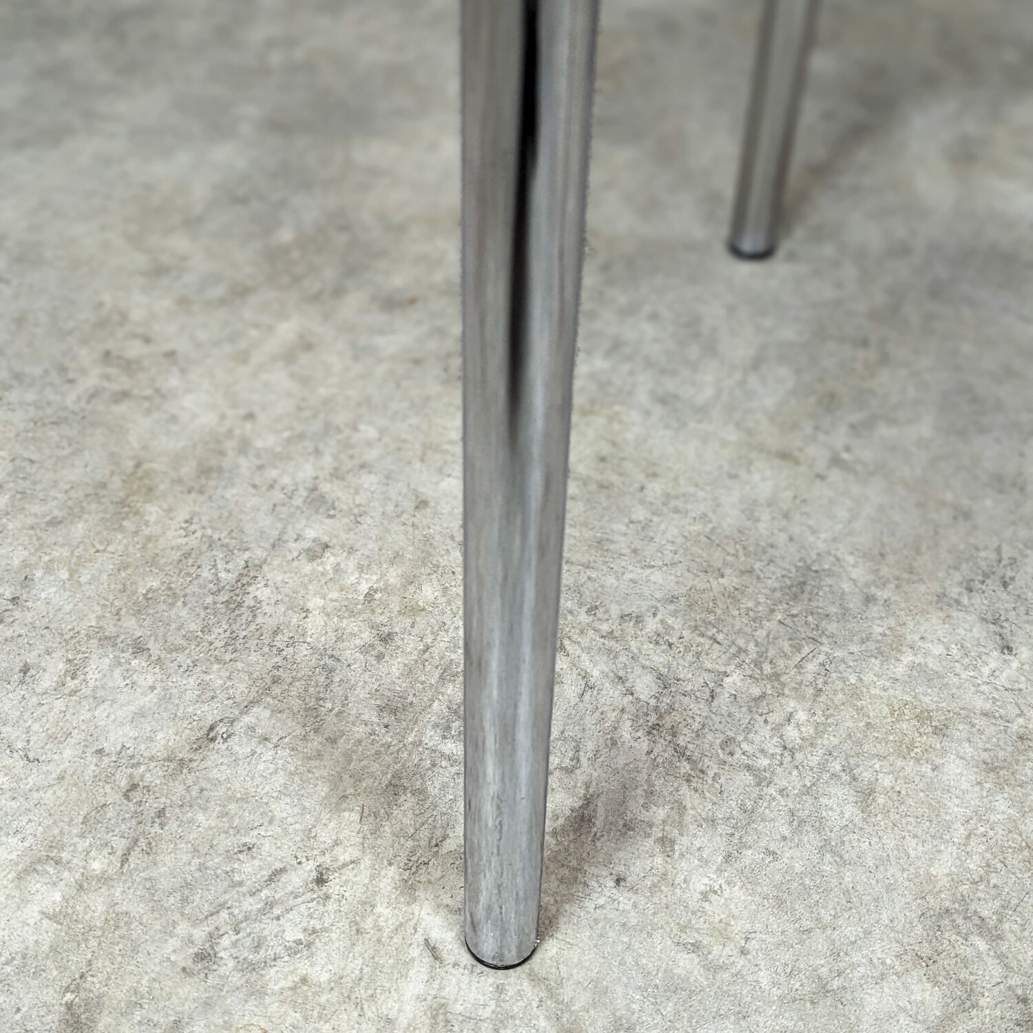 Table Bauhaus en tube d'acier par Petr Vichr