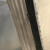 Vitrine de présentation en zinc et porte vitrée