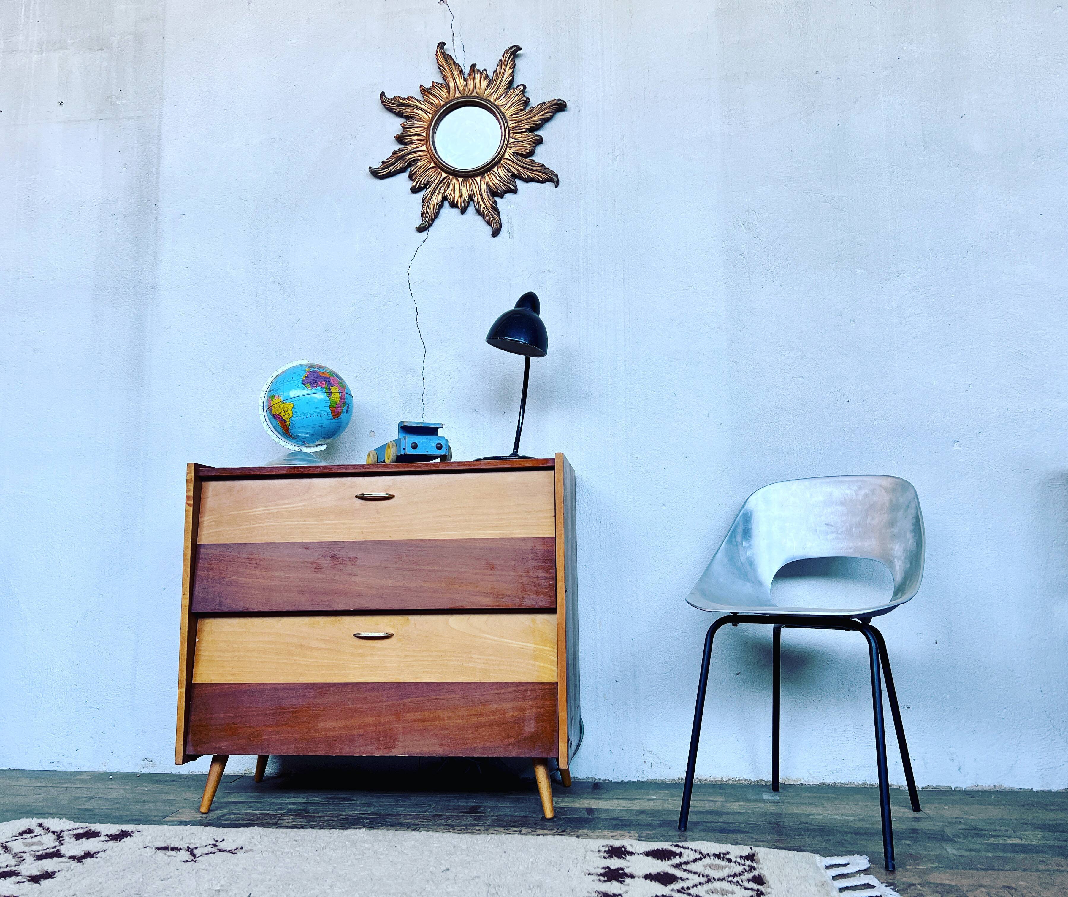 Two-color shoe furniture from the 50s with compass feet